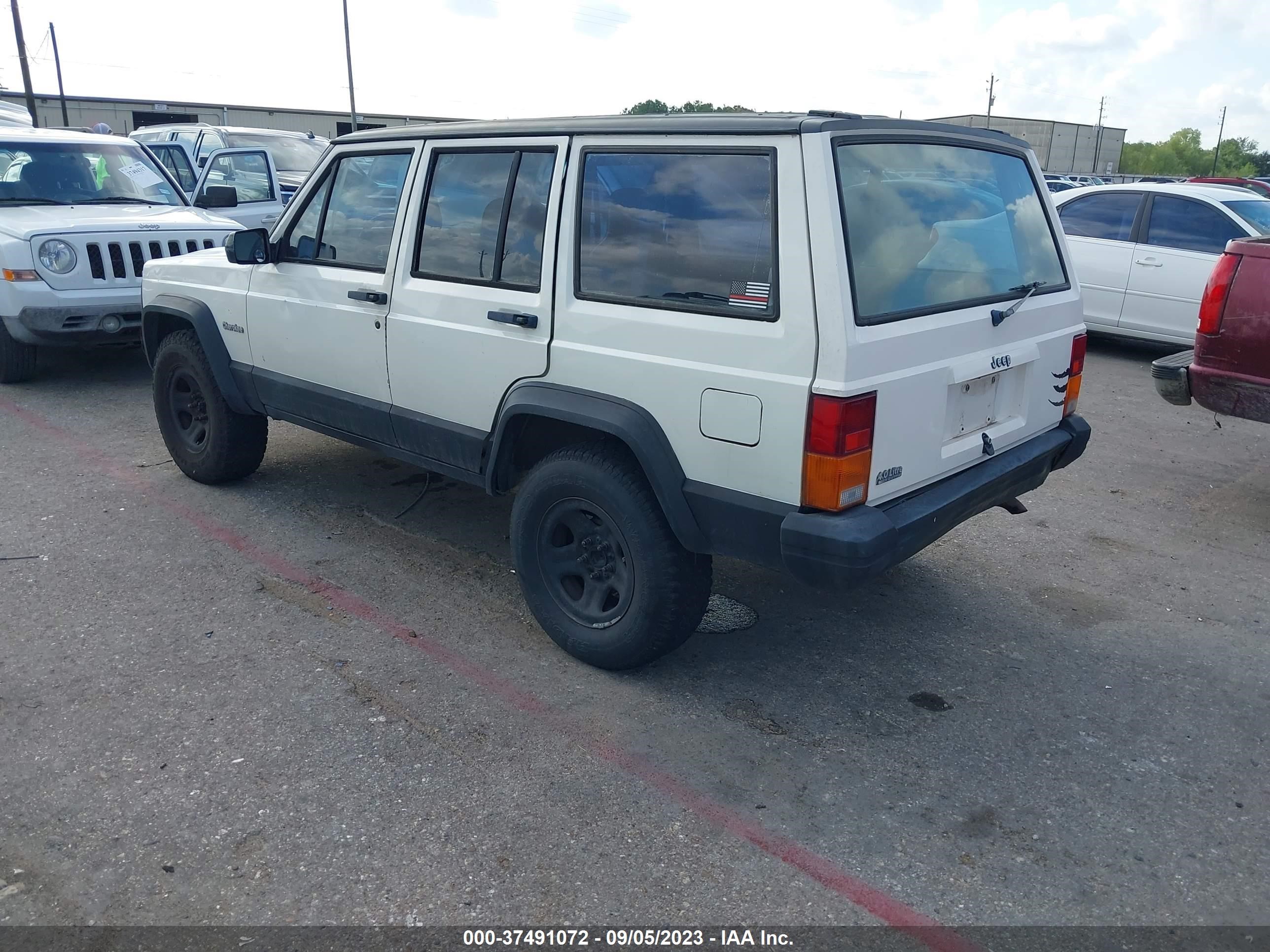 Photo 2 VIN: 1J4FT68S0TL315338 - JEEP CHEROKEE 