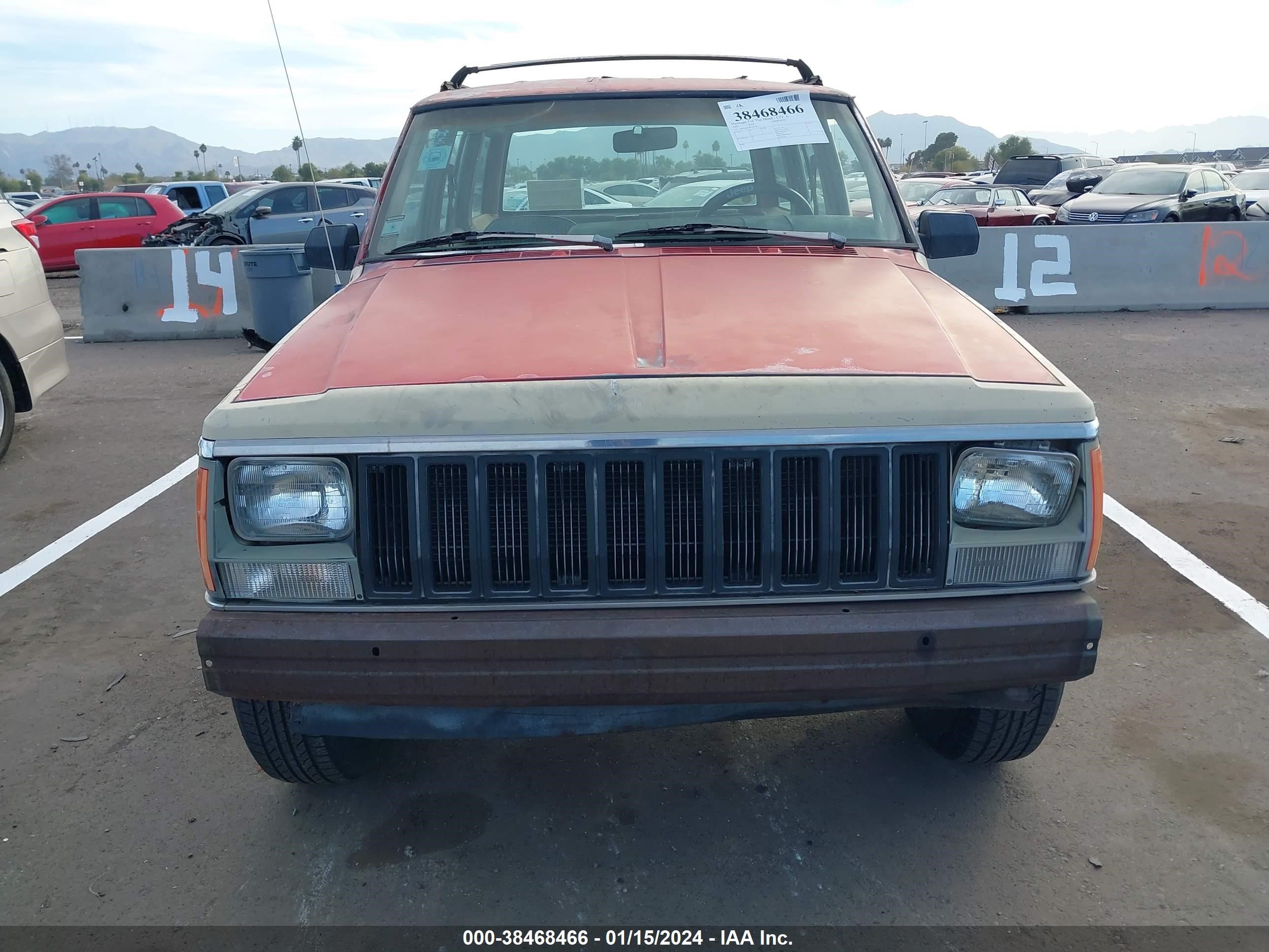 Photo 11 VIN: 1J4FT68S3PL580731 - JEEP CHEROKEE 