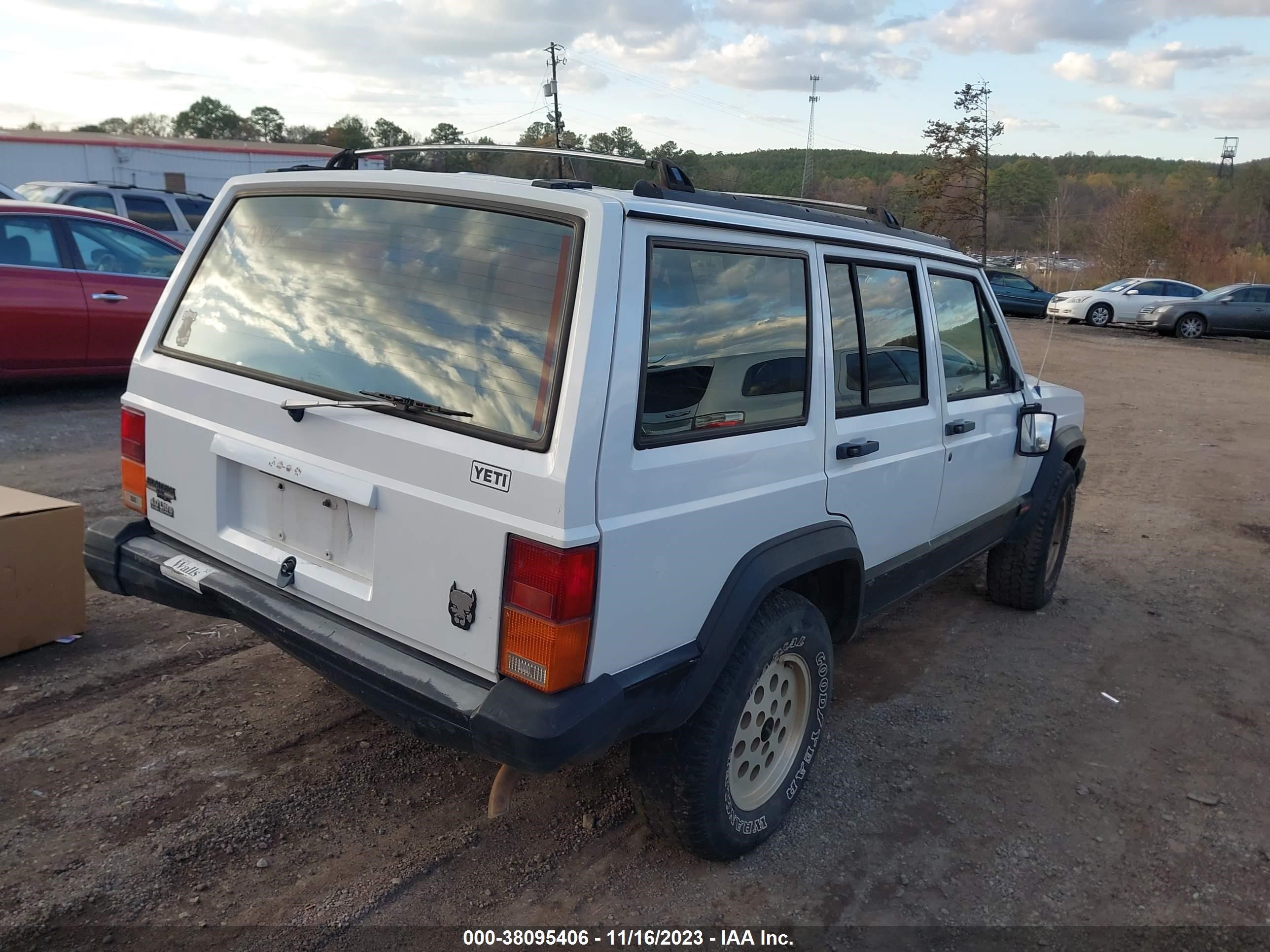 Photo 3 VIN: 1J4FT68S3PL593155 - JEEP CHEROKEE 