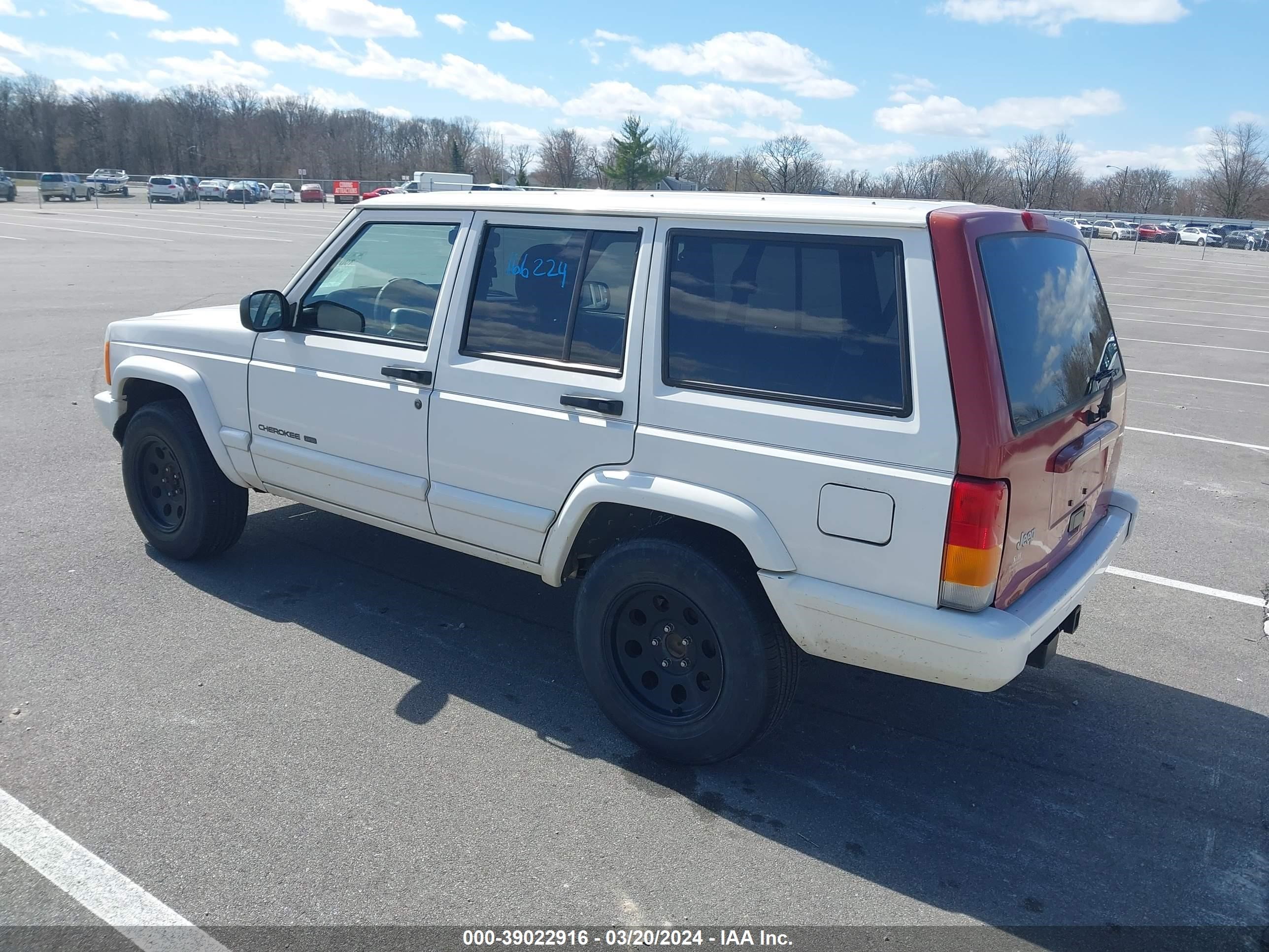 Photo 2 VIN: 1J4FT68S6WL172531 - JEEP CHEROKEE 