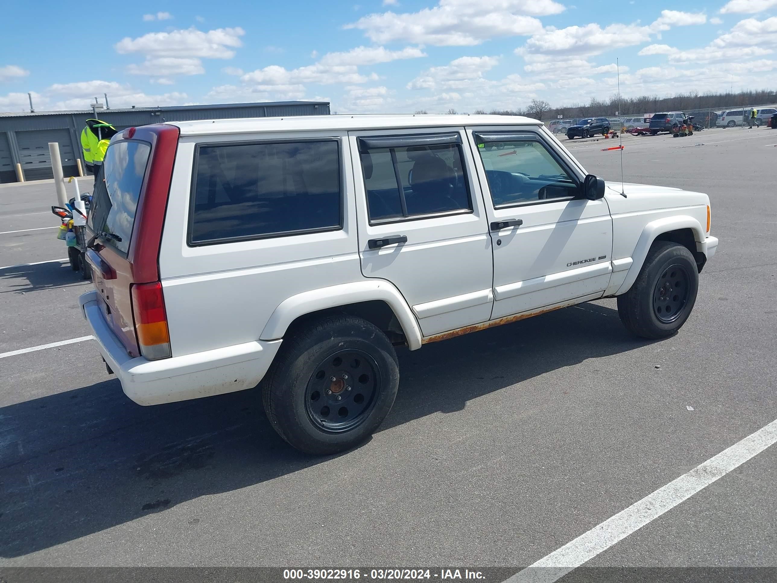 Photo 3 VIN: 1J4FT68S6WL172531 - JEEP CHEROKEE 