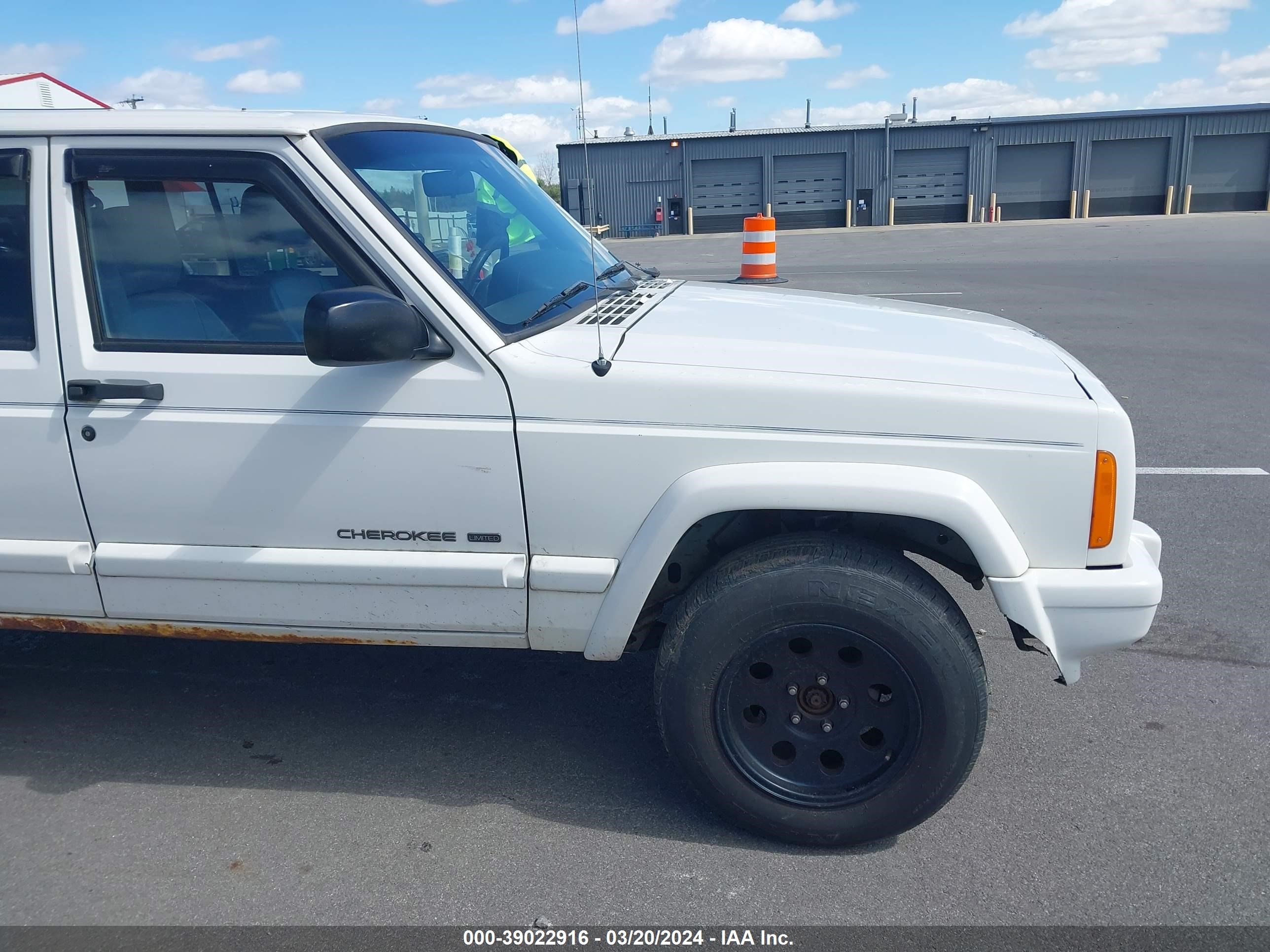 Photo 5 VIN: 1J4FT68S6WL172531 - JEEP CHEROKEE 