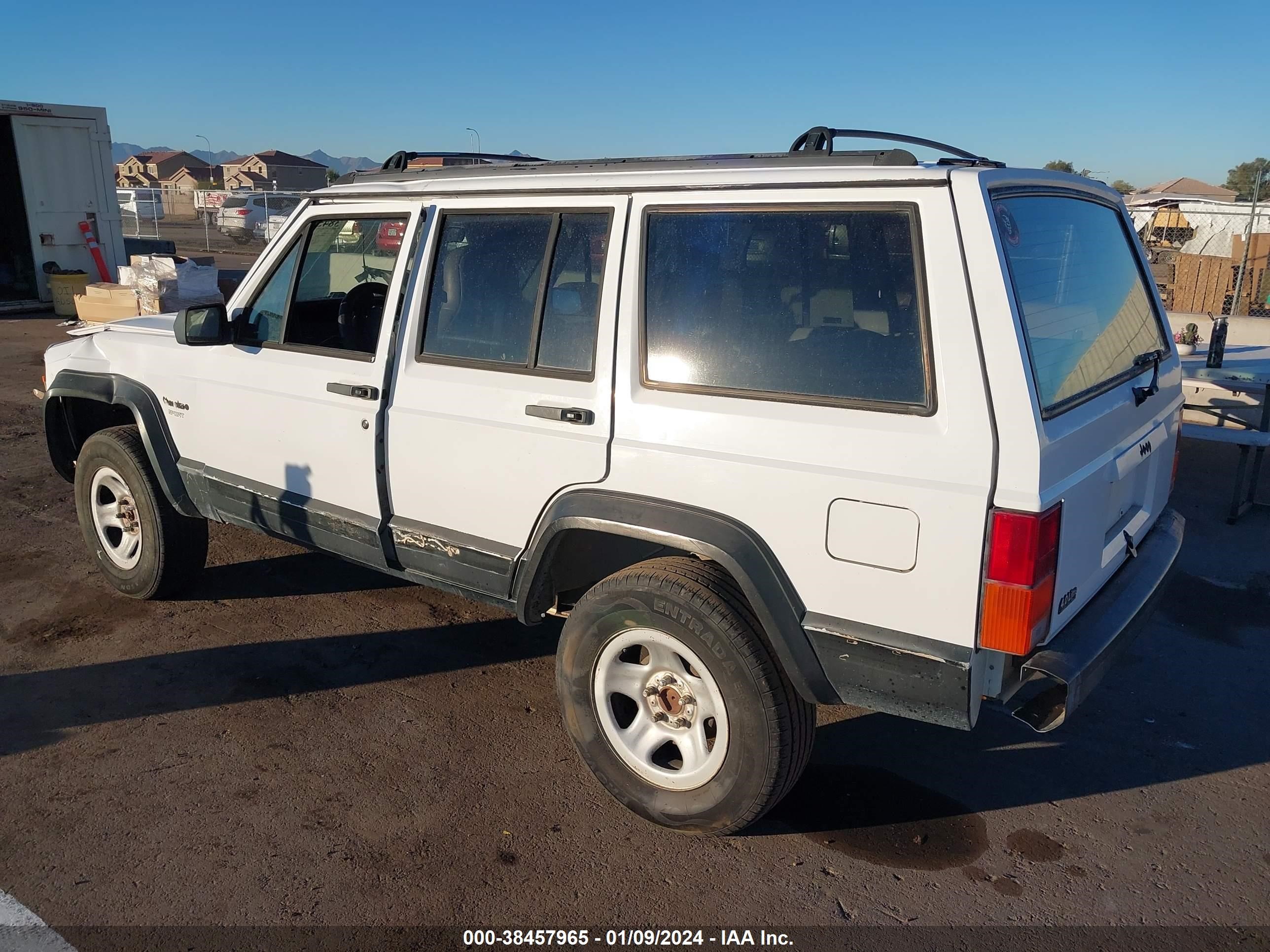 Photo 2 VIN: 1J4FT68SXSL616777 - JEEP CHEROKEE 