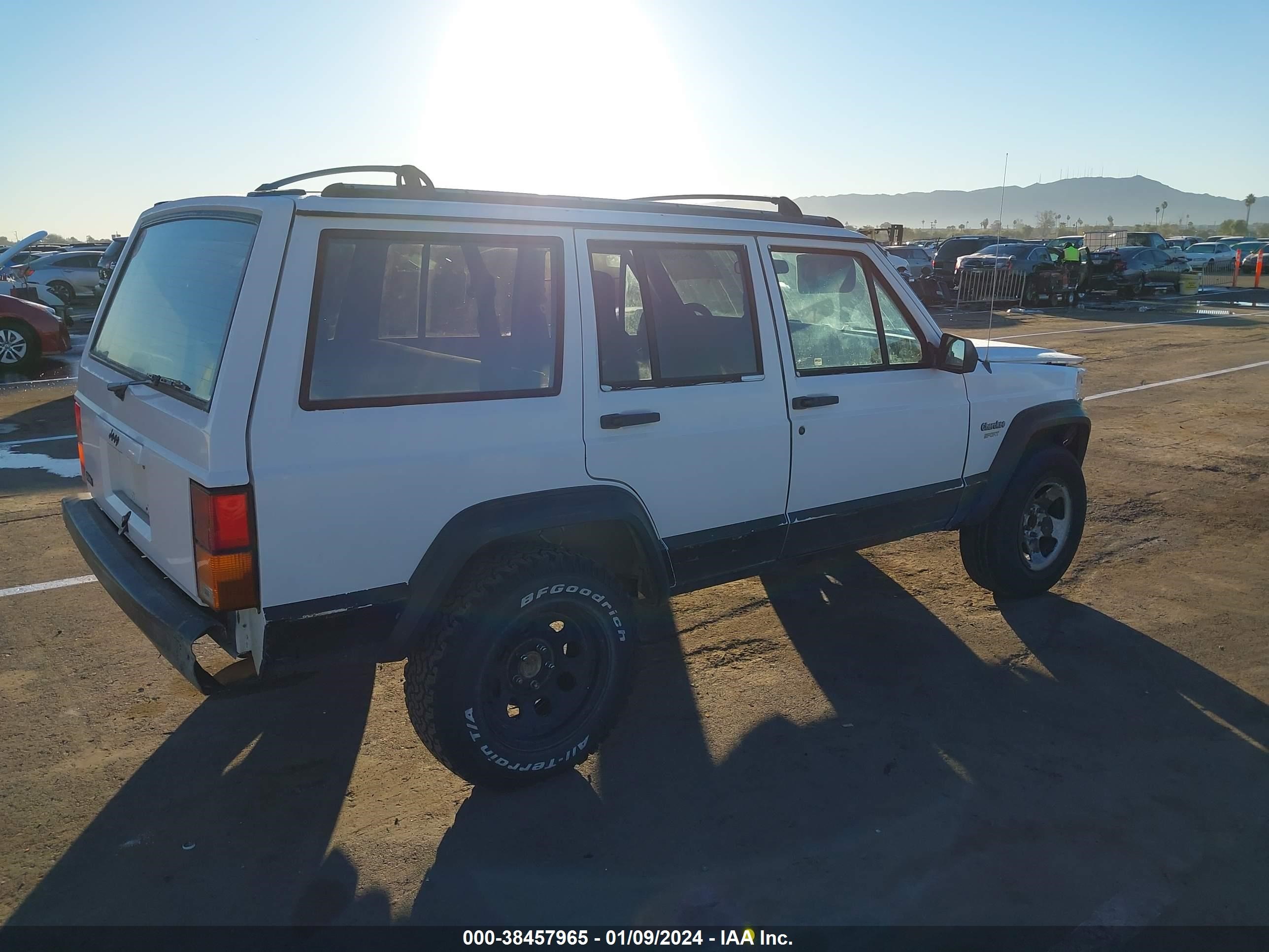 Photo 3 VIN: 1J4FT68SXSL616777 - JEEP CHEROKEE 