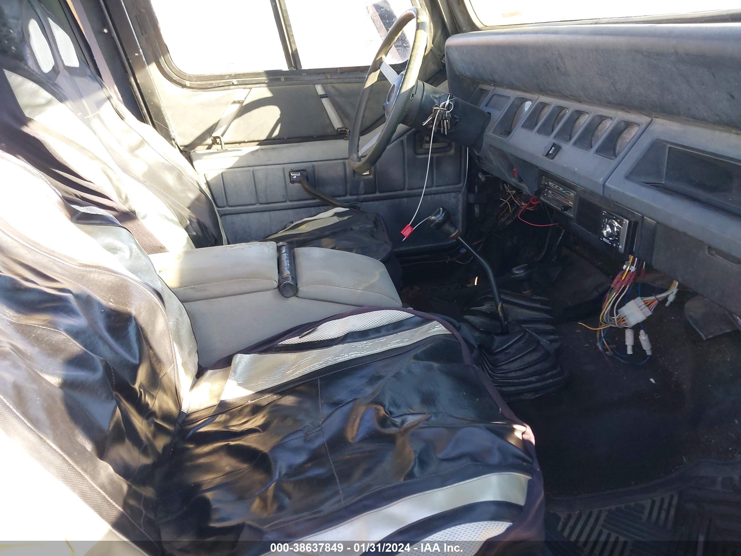 Photo 4 VIN: 1J4FY19P0SP201037 - JEEP WRANGLER 