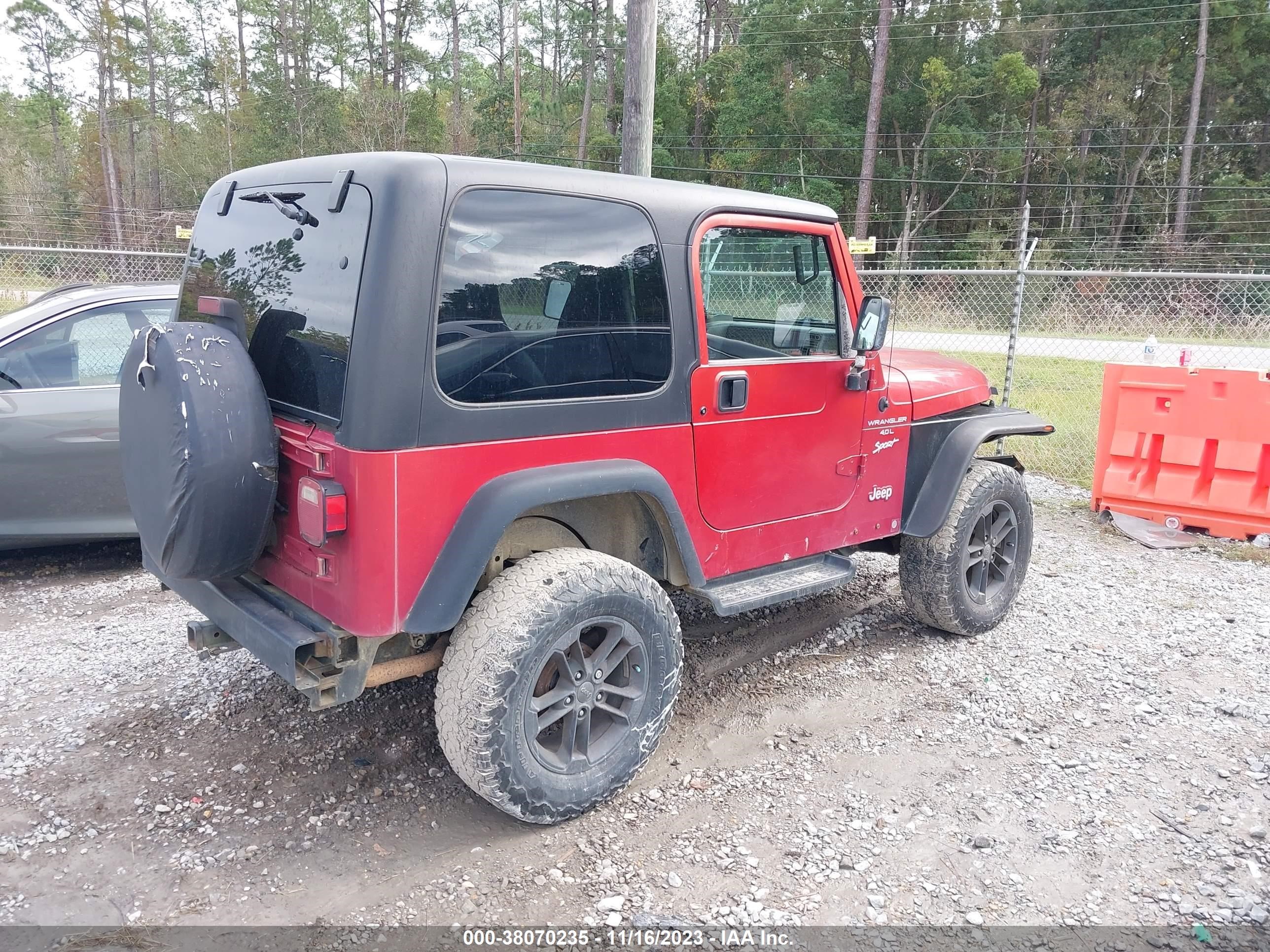 Photo 3 VIN: 1J4FY19S2XP441427 - JEEP WRANGLER 