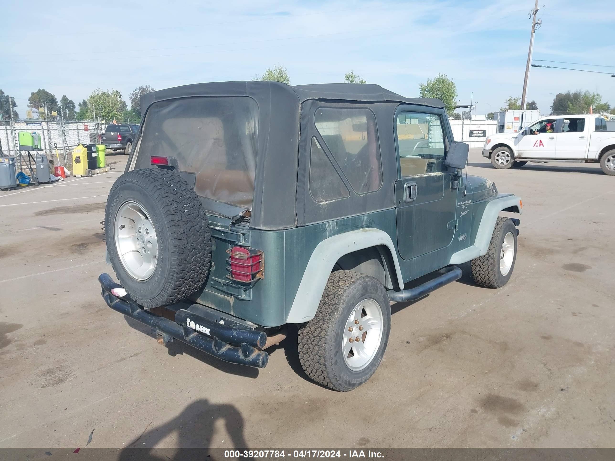 Photo 3 VIN: 1J4FY19S4XP424838 - JEEP WRANGLER 