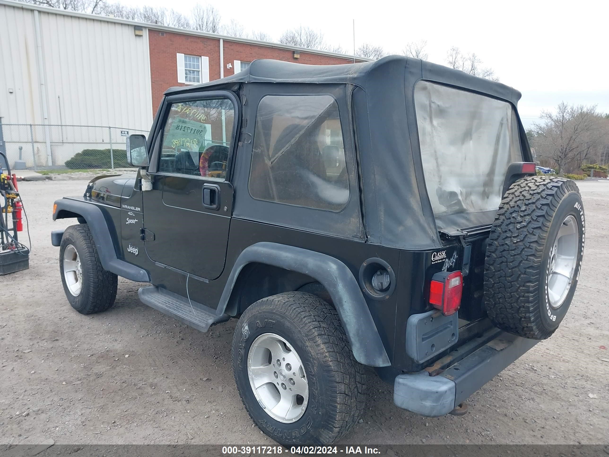 Photo 2 VIN: 1J4FY19S4XP491889 - JEEP WRANGLER 