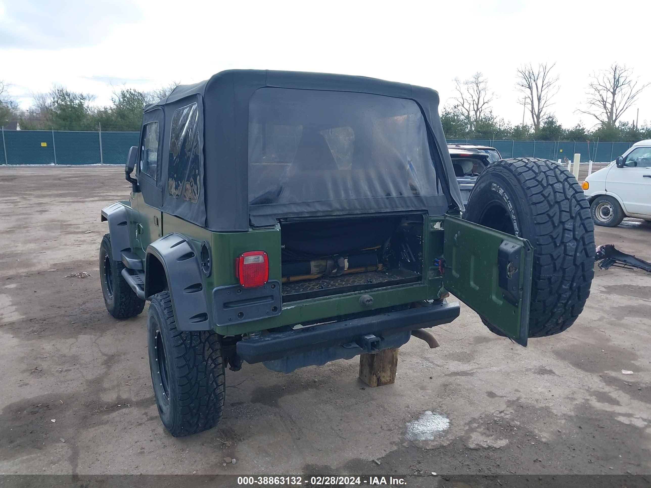 Photo 2 VIN: 1J4FY29P1WP794399 - JEEP WRANGLER 