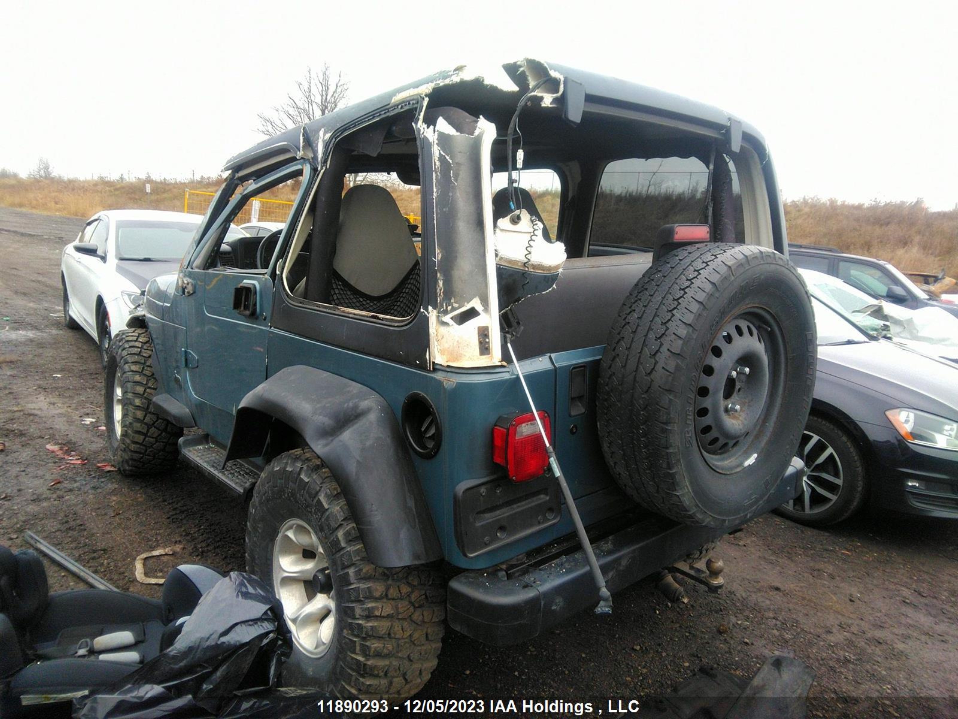 Photo 2 VIN: 1J4FY29P3WP709093 - JEEP NULL 