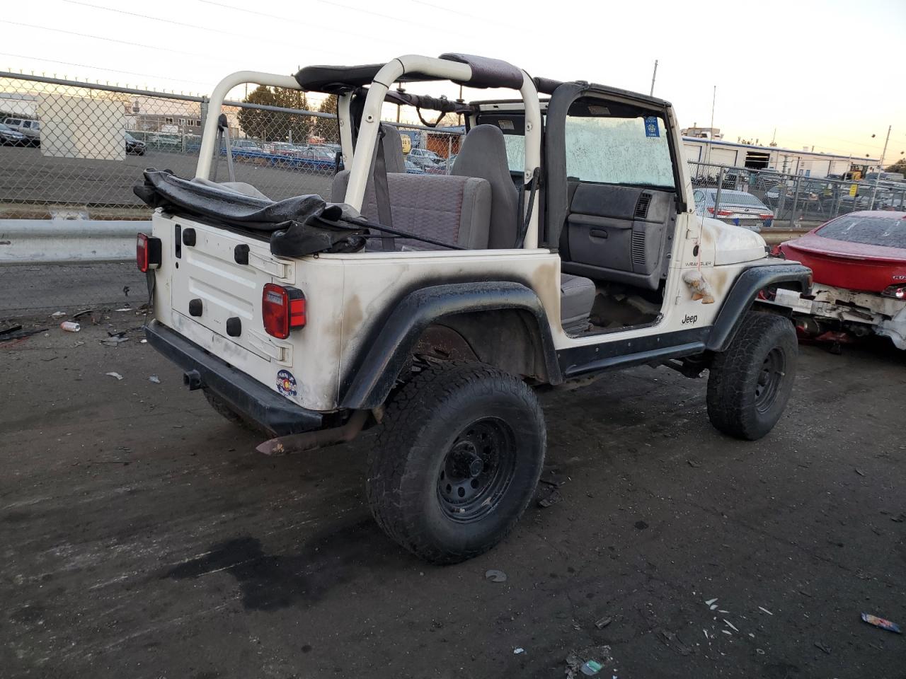 Photo 2 VIN: 1J4FY29P5WP794468 - JEEP WRANGLER 