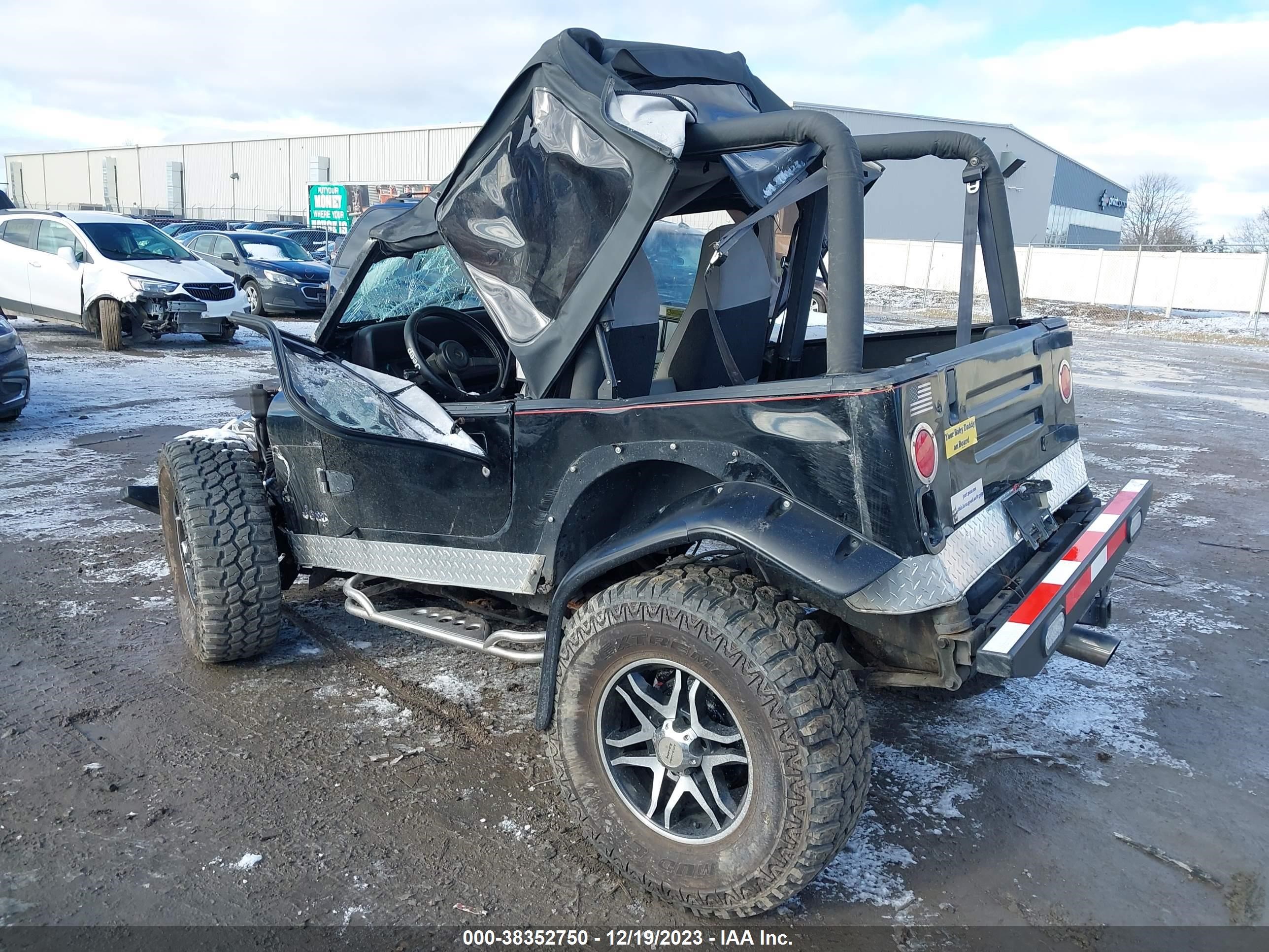 Photo 2 VIN: 1J4FY29S2PP268319 - JEEP WRANGLER 