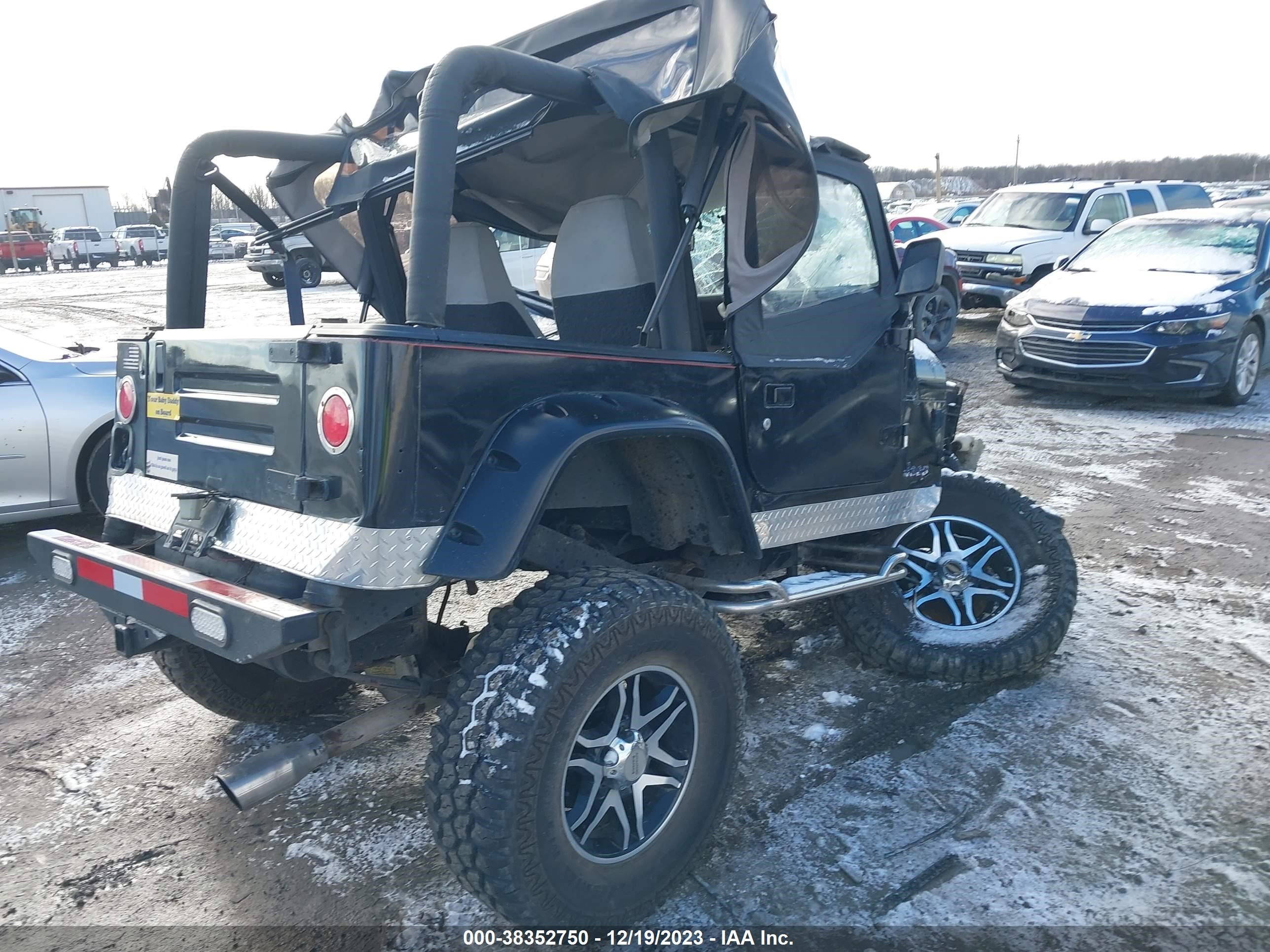 Photo 3 VIN: 1J4FY29S2PP268319 - JEEP WRANGLER 