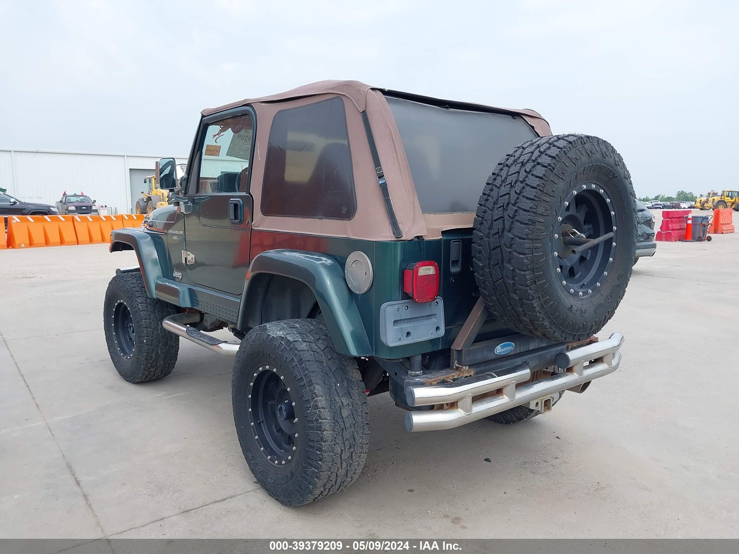 Photo 2 VIN: 1J4FY49S9XP480775 - JEEP WRANGLER 