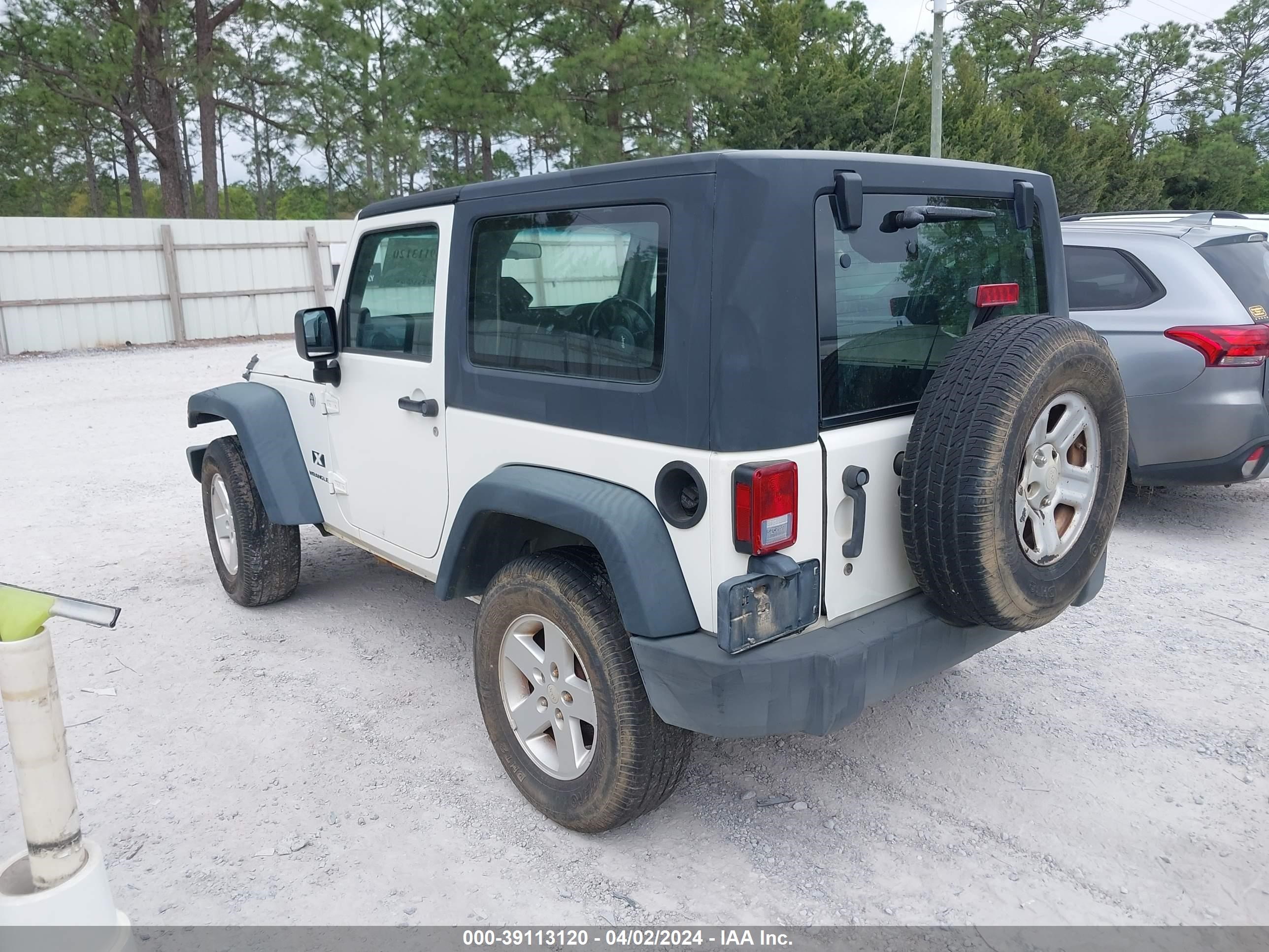 Photo 2 VIN: 1J4FZ24178L538102 - JEEP WRANGLER X 