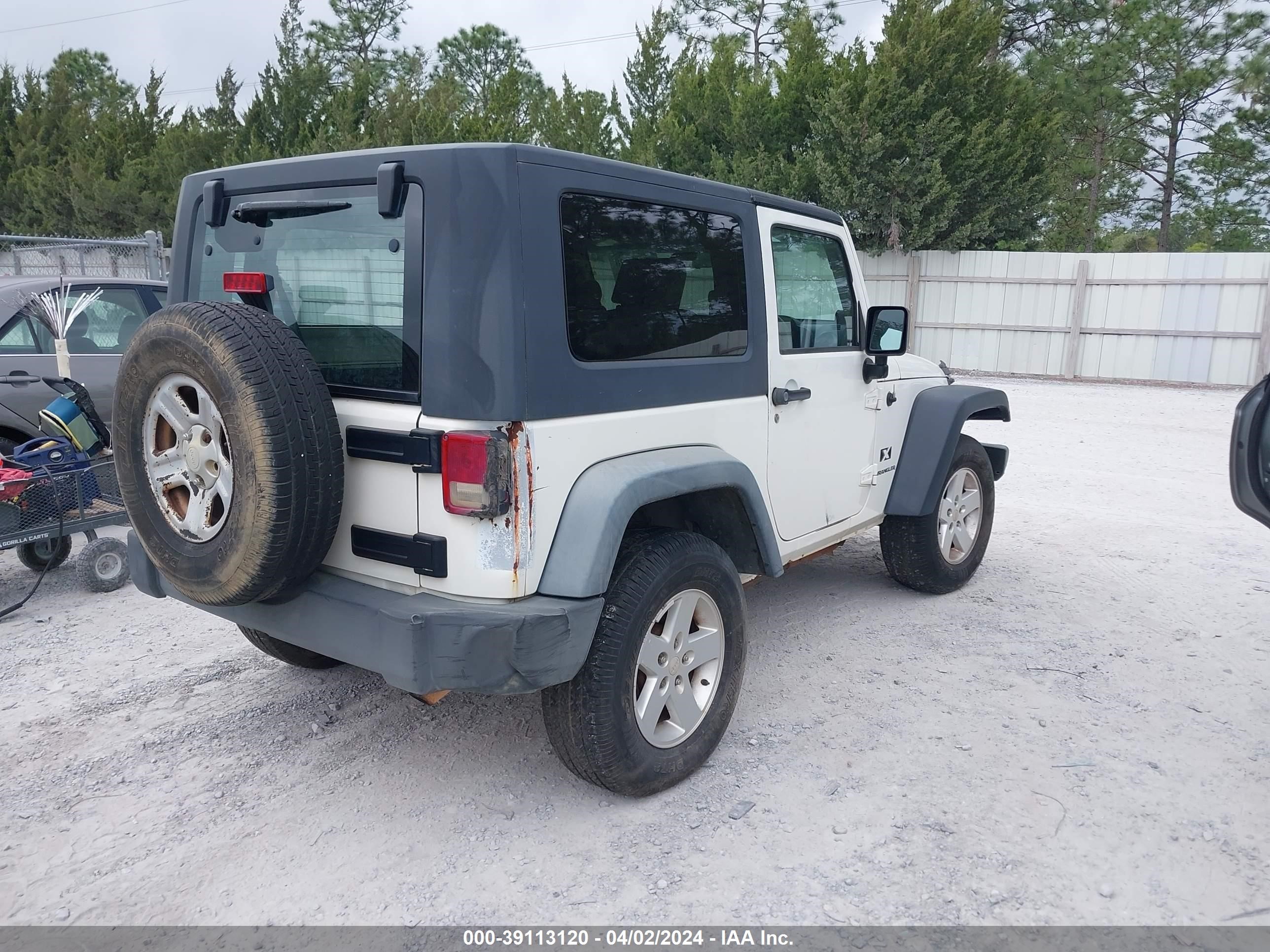 Photo 3 VIN: 1J4FZ24178L538102 - JEEP WRANGLER X 