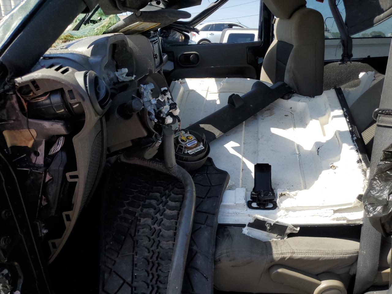 Photo 6 VIN: 1J4GA2D11AL128008 - JEEP WRANGLER 