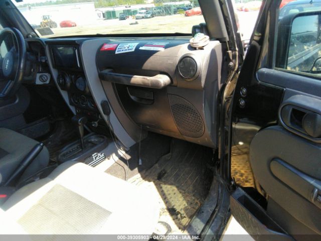 Photo 4 VIN: 1J4GA2D16AL103833 - JEEP WRANGLER 