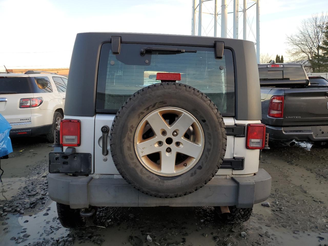 Photo 5 VIN: 1J4GA2D19AL174198 - JEEP WRANGLER 