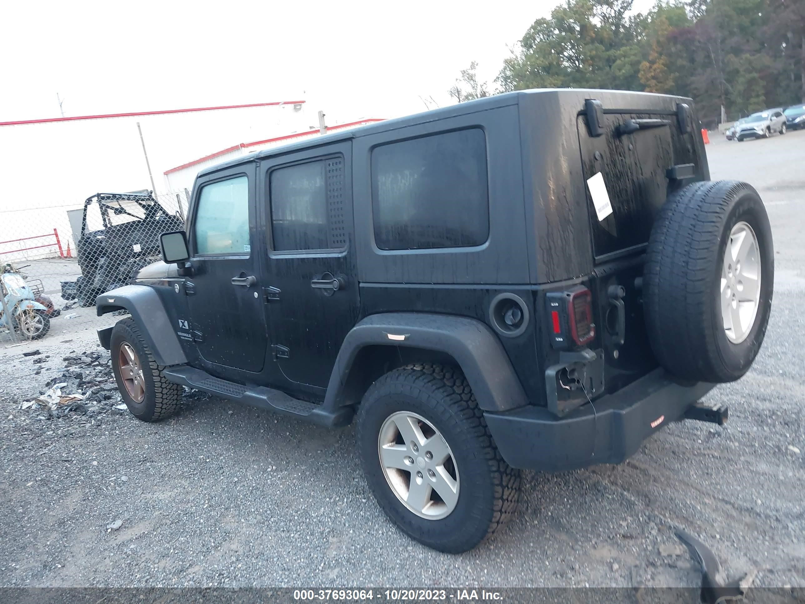 Photo 2 VIN: 1J4GA39107L105522 - JEEP WRANGLER 