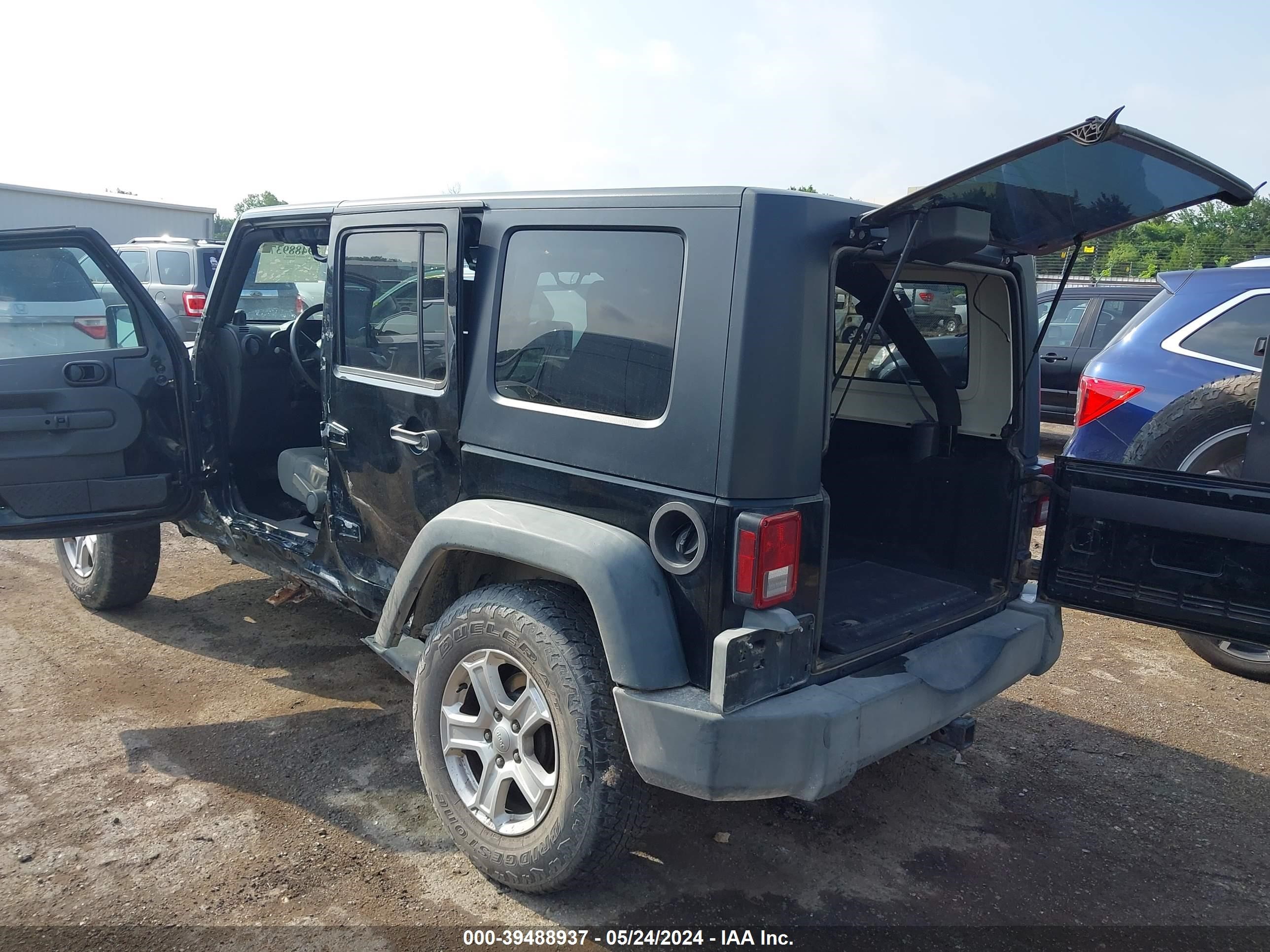 Photo 2 VIN: 1J4GA39118L548053 - JEEP WRANGLER 