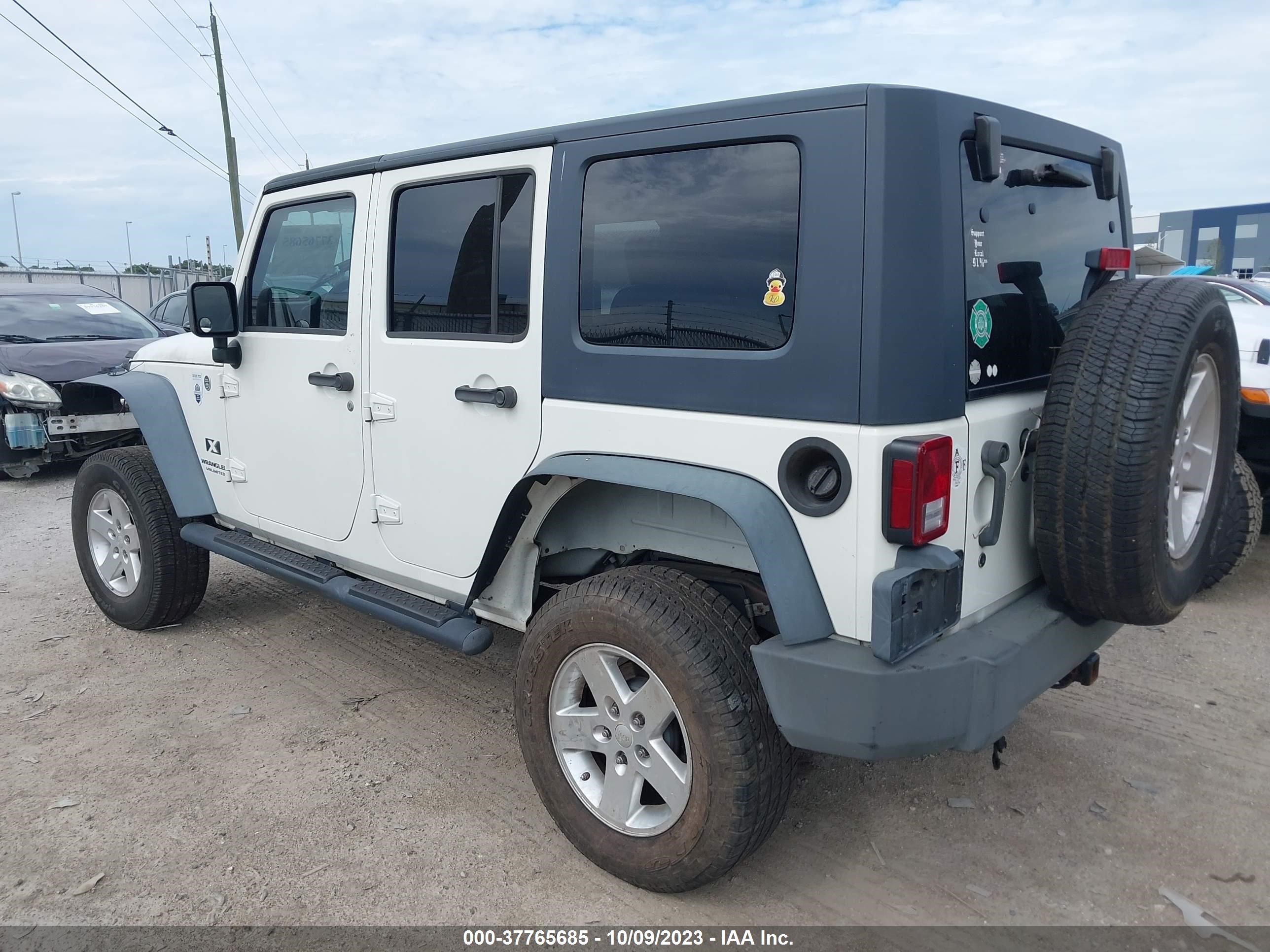 Photo 2 VIN: 1J4GA39118L586267 - JEEP WRANGLER 