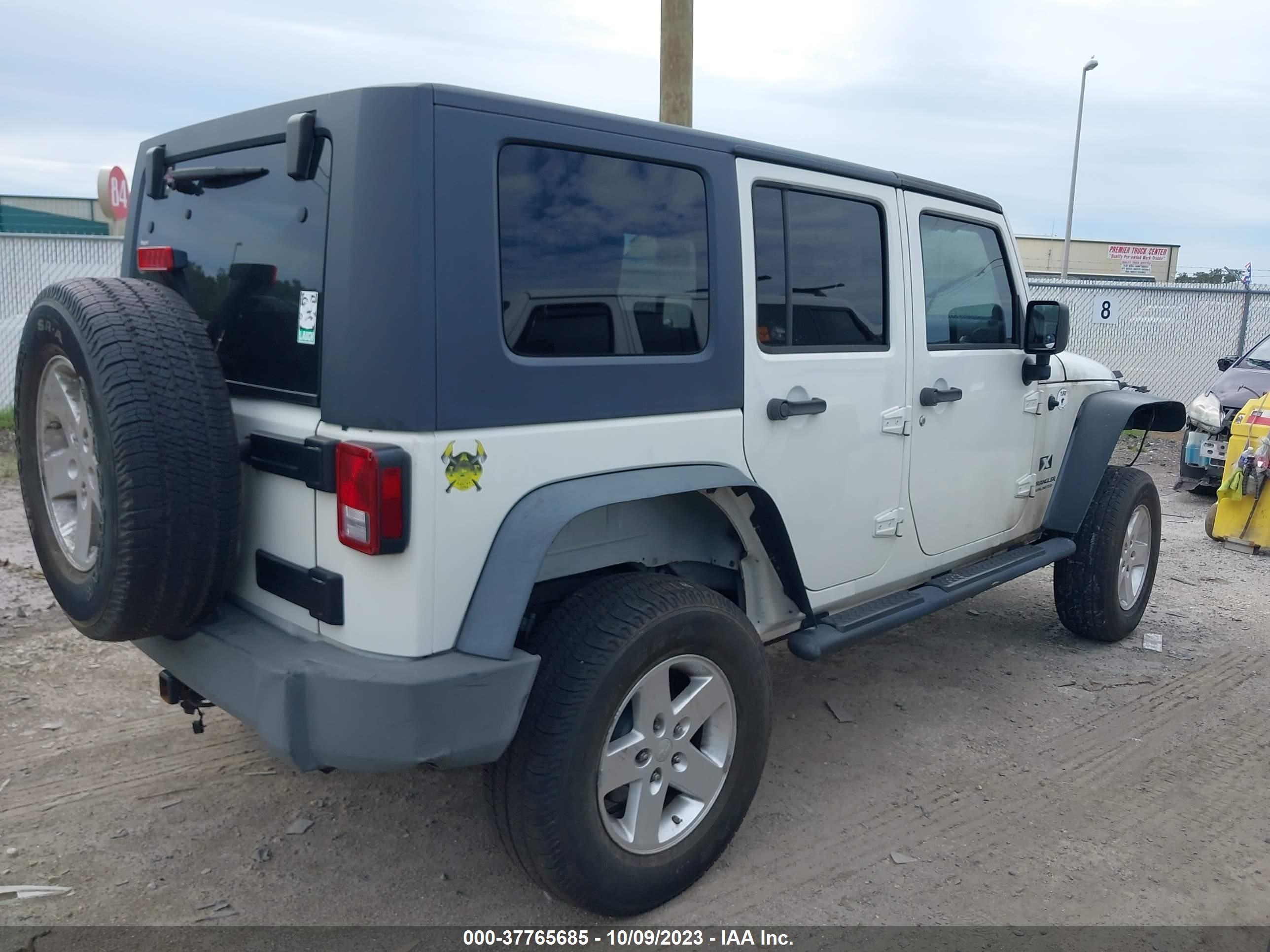 Photo 3 VIN: 1J4GA39118L586267 - JEEP WRANGLER 