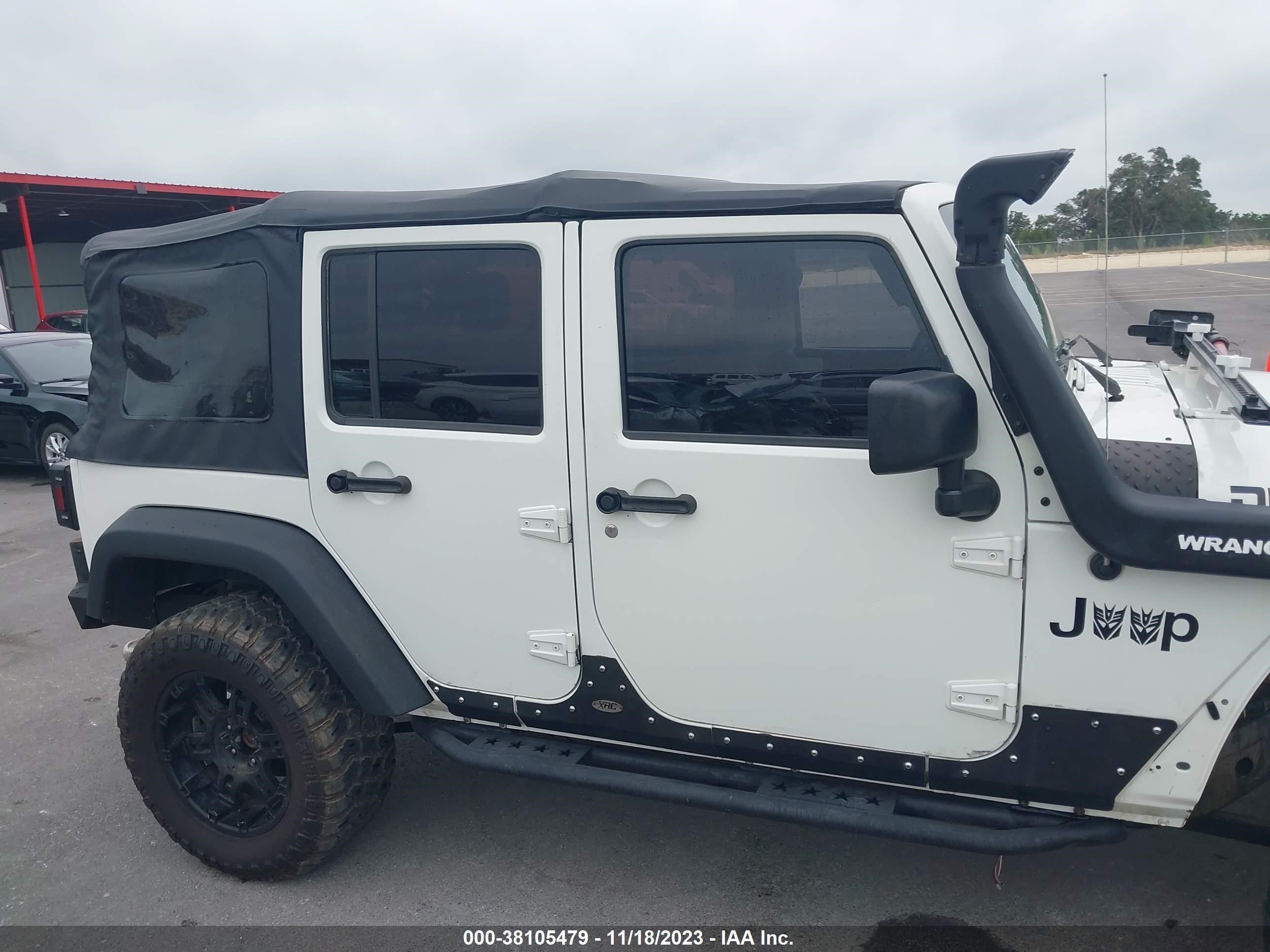 Photo 12 VIN: 1J4GA39119L753096 - JEEP WRANGLER 