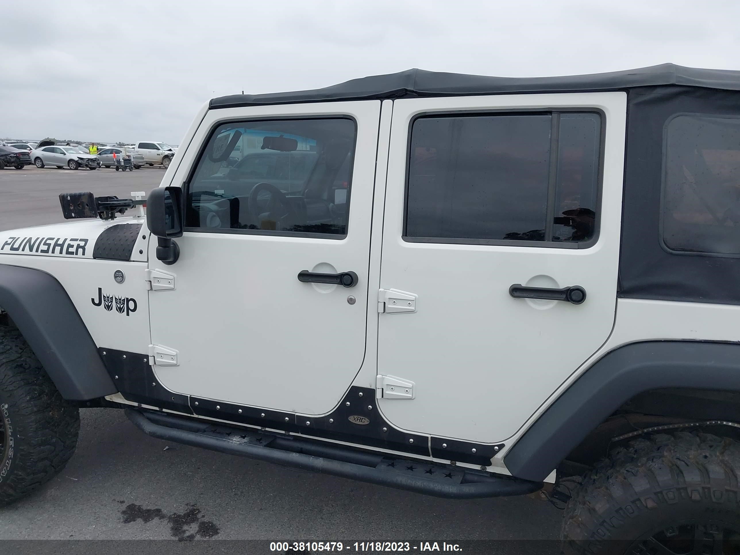 Photo 13 VIN: 1J4GA39119L753096 - JEEP WRANGLER 