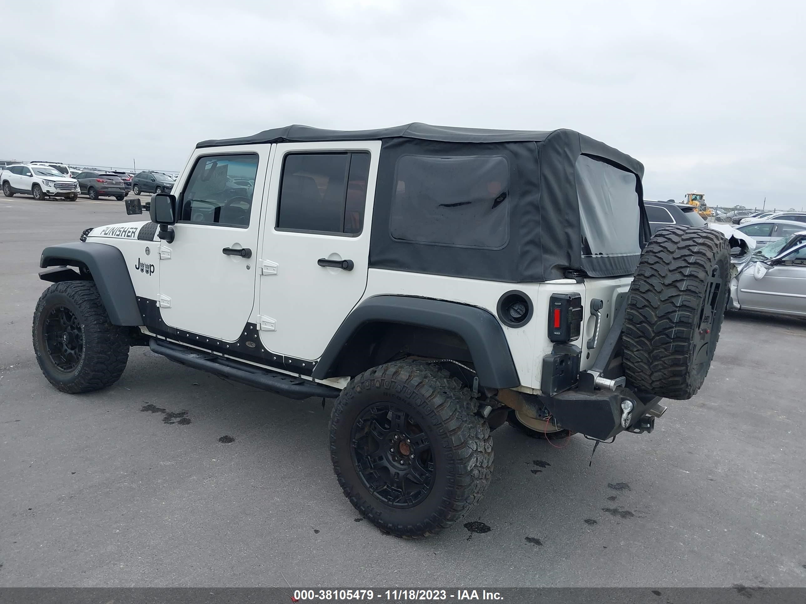 Photo 2 VIN: 1J4GA39119L753096 - JEEP WRANGLER 