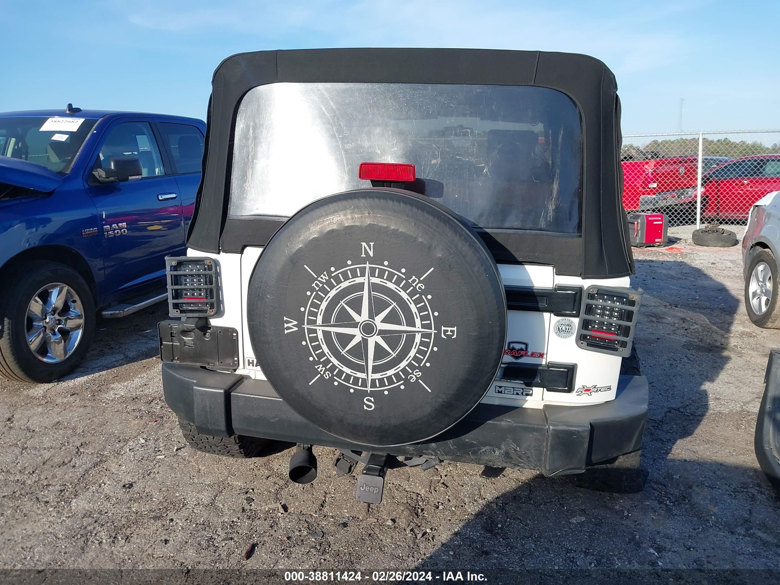 Photo 16 VIN: 1J4GA39128L562754 - JEEP WRANGLER 