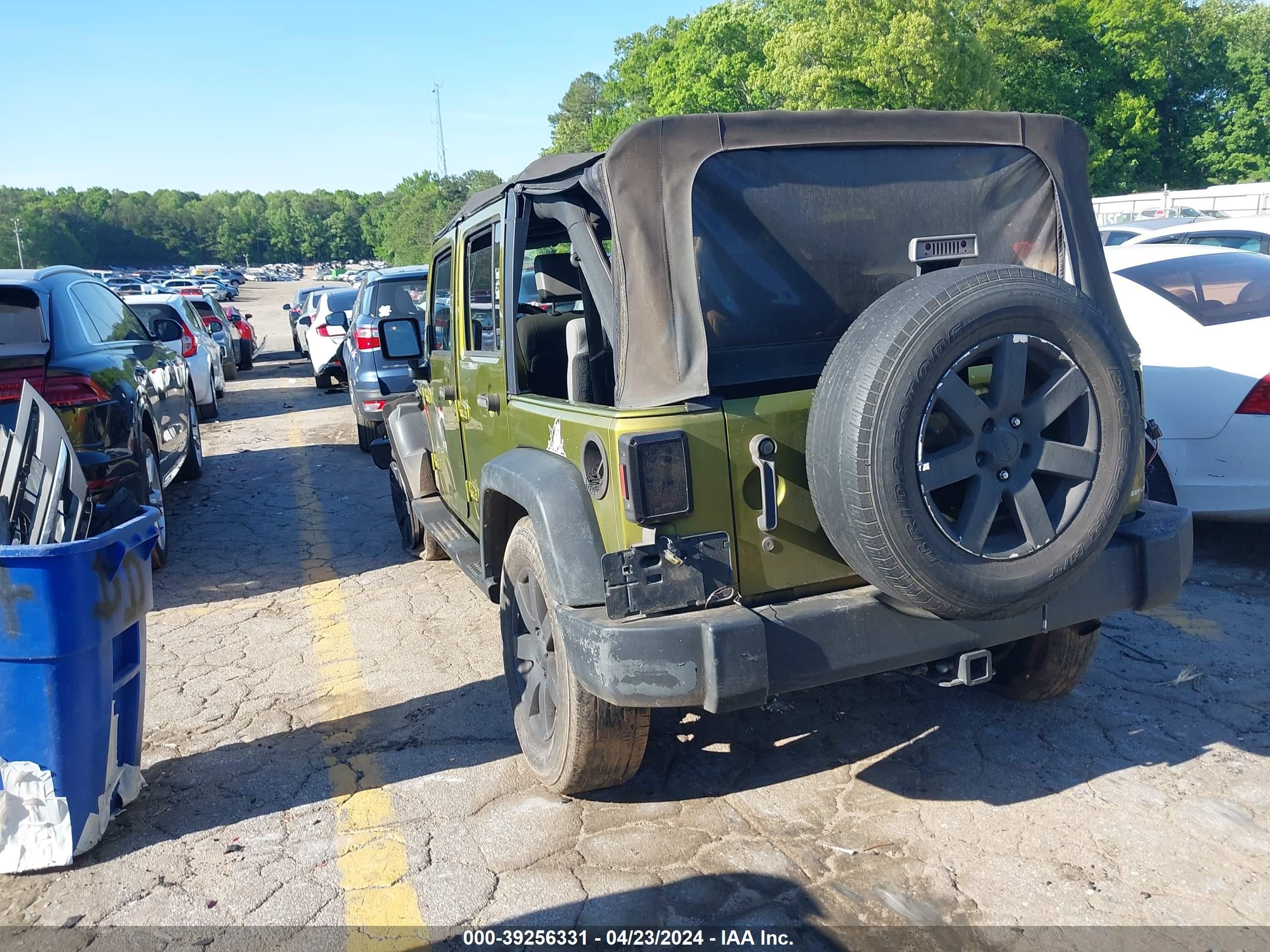 Photo 2 VIN: 1J4GA39138L616255 - JEEP WRANGLER 