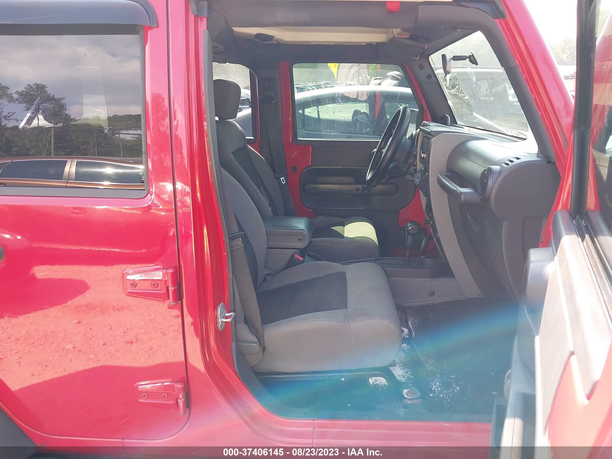 Photo 4 VIN: 1J4GA39139L760342 - JEEP WRANGLER 