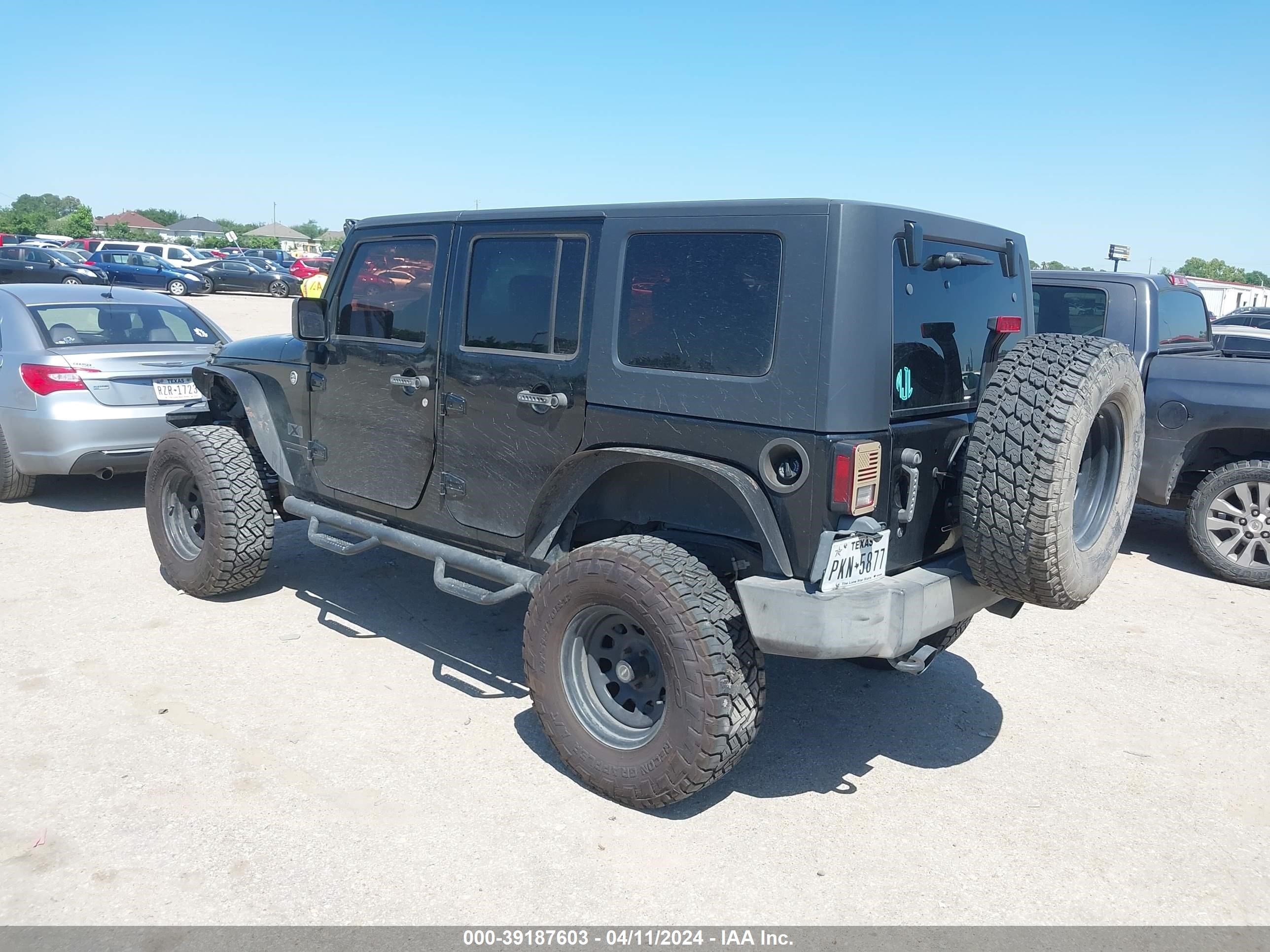 Photo 2 VIN: 1J4GA39159L769947 - JEEP WRANGLER 