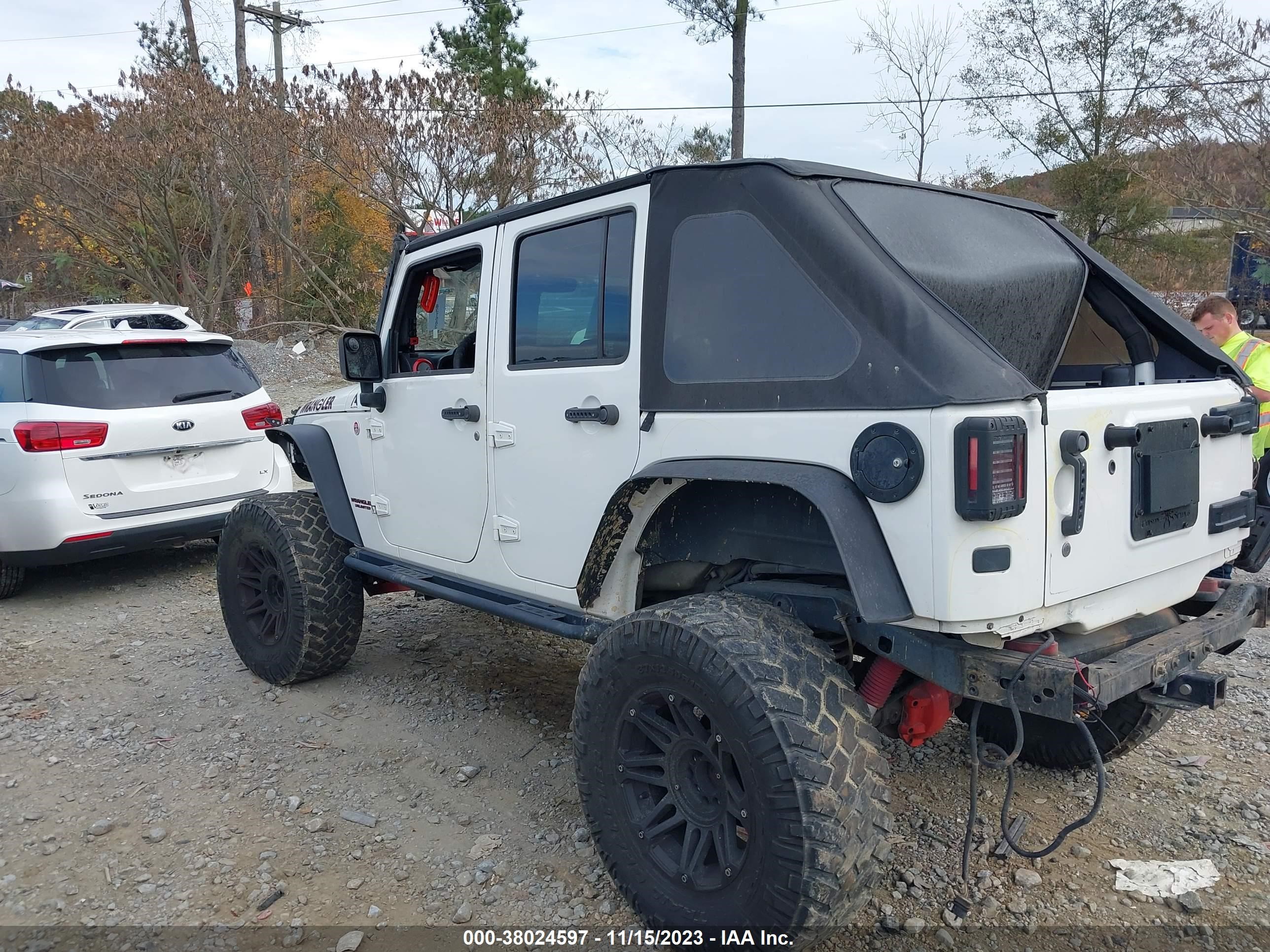 Photo 2 VIN: 1J4GA39189L752852 - JEEP WRANGLER 