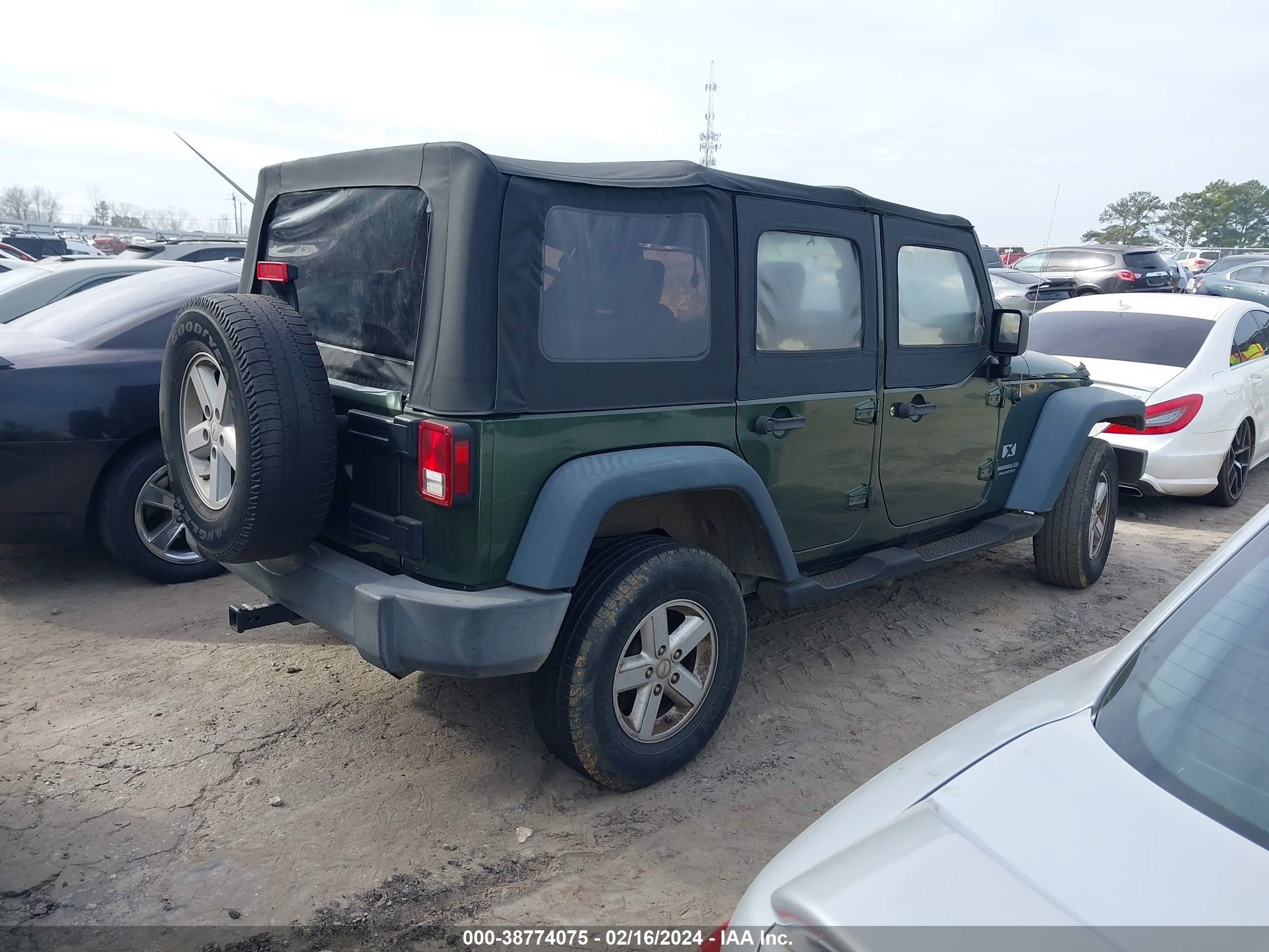 Photo 3 VIN: 1J4GA391X8L523314 - JEEP WRANGLER 