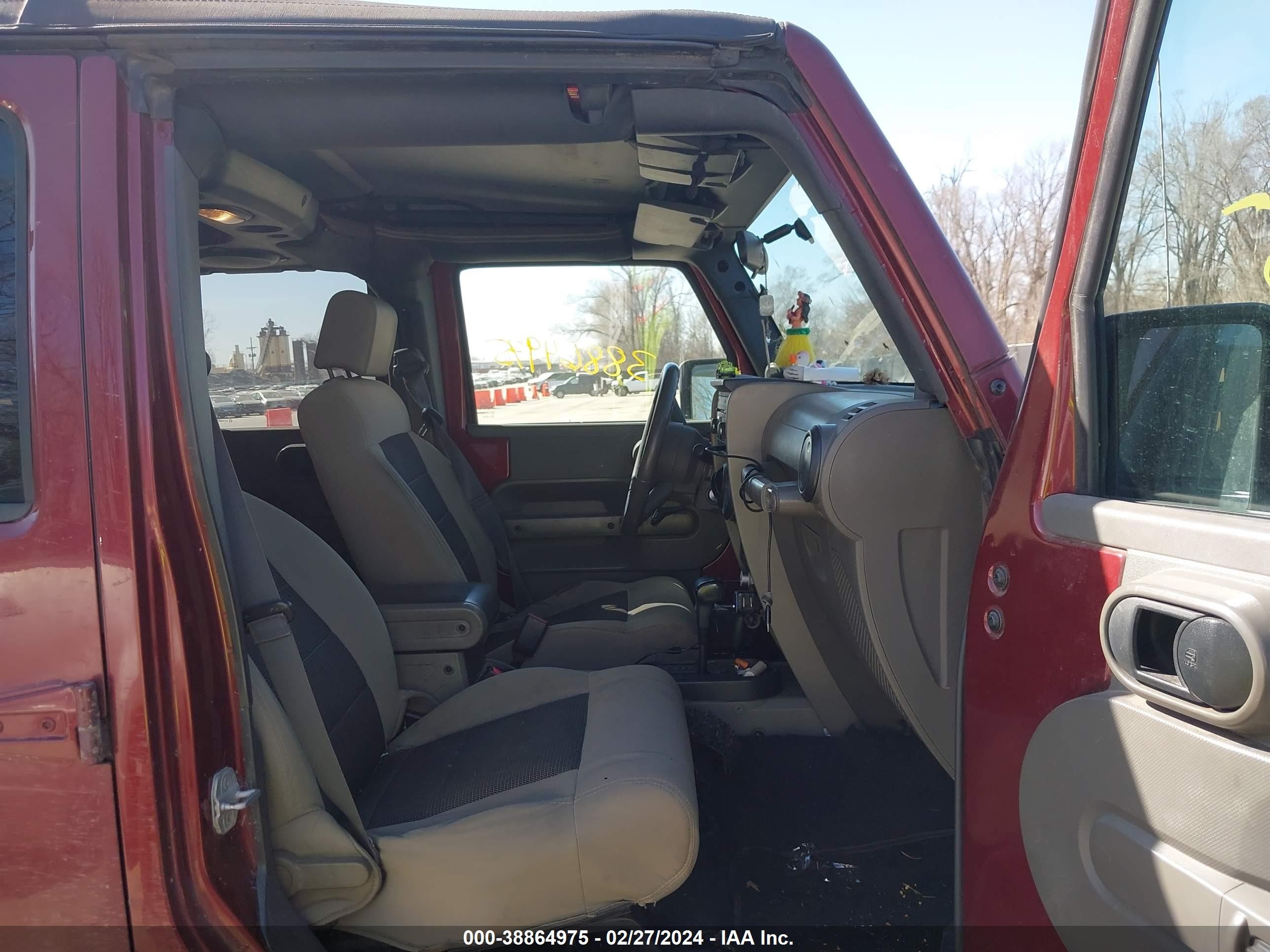 Photo 4 VIN: 1J4GA391X8L607469 - JEEP WRANGLER 