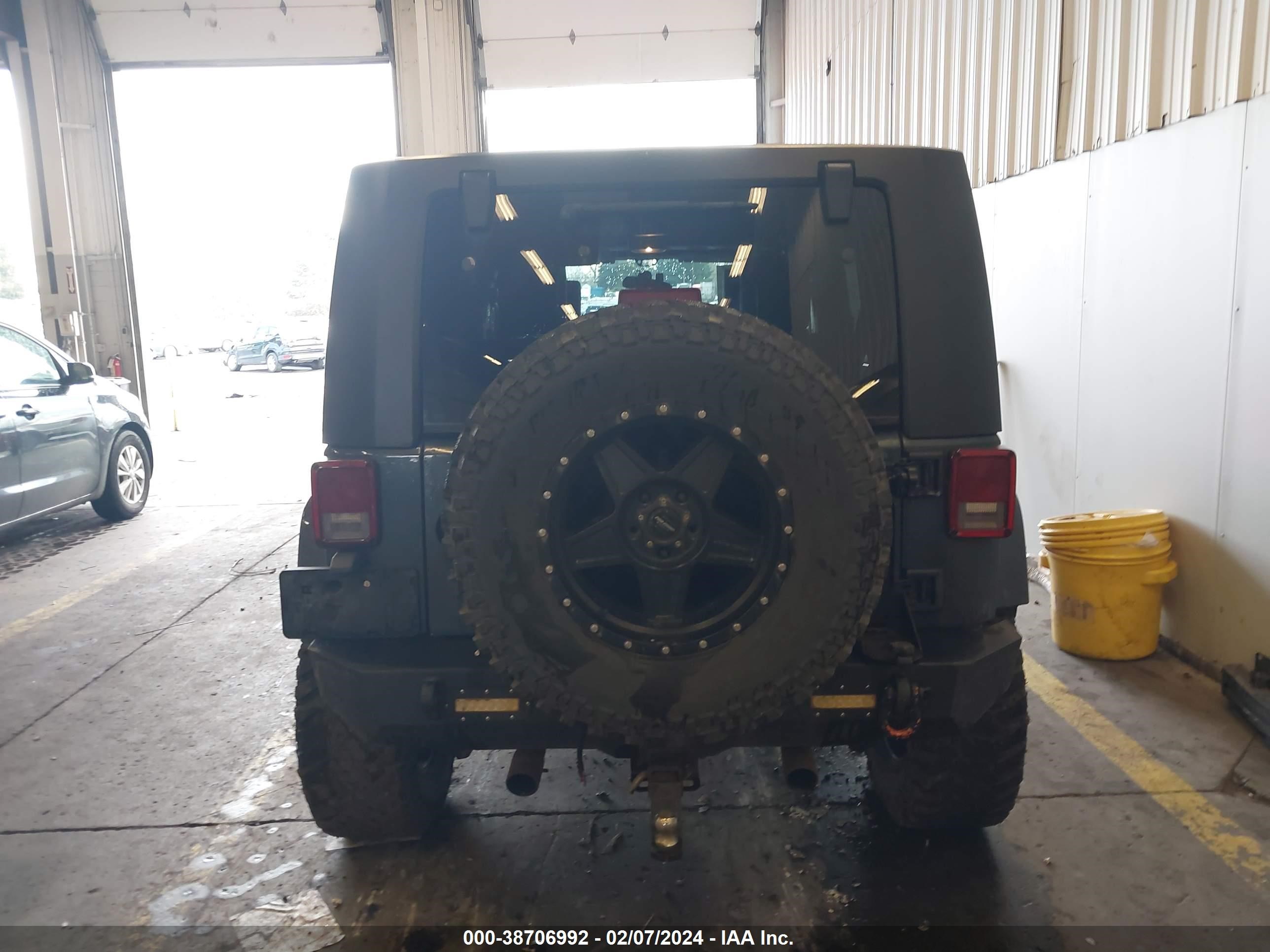 Photo 16 VIN: 1J4GA59118L606139 - JEEP WRANGLER 