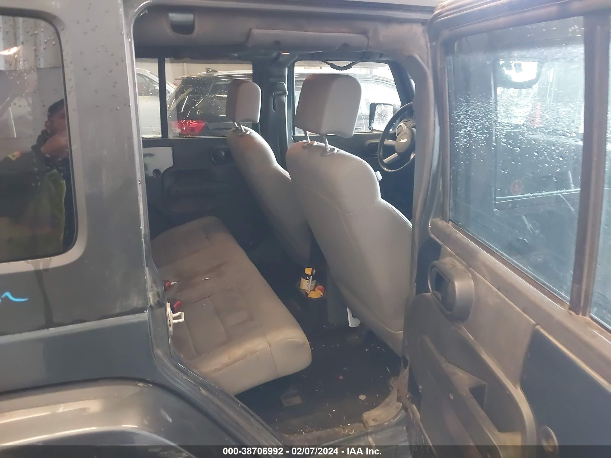 Photo 7 VIN: 1J4GA59118L606139 - JEEP WRANGLER 