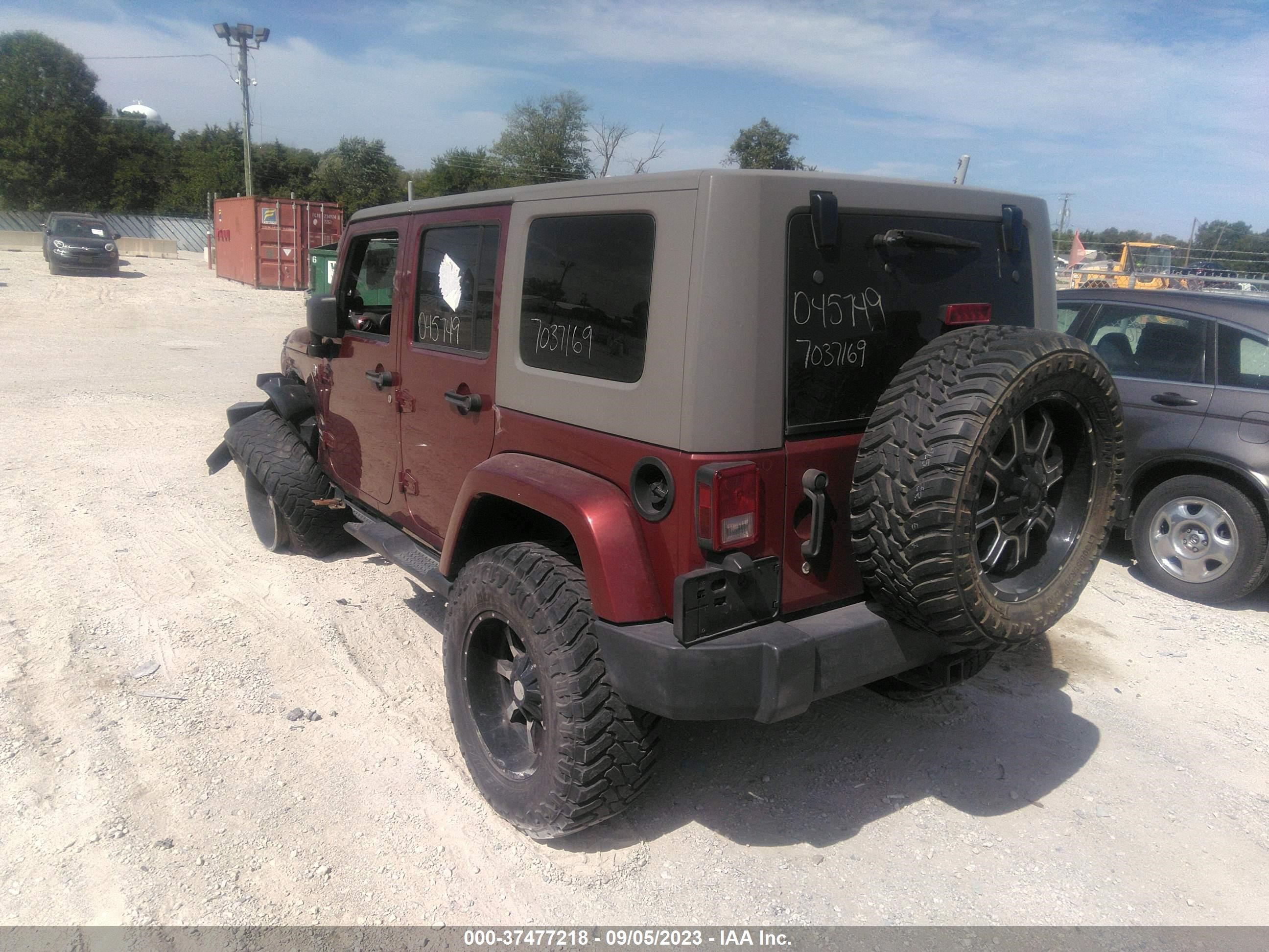 Photo 2 VIN: 1J4GA591X8L537550 - JEEP WRANGLER 