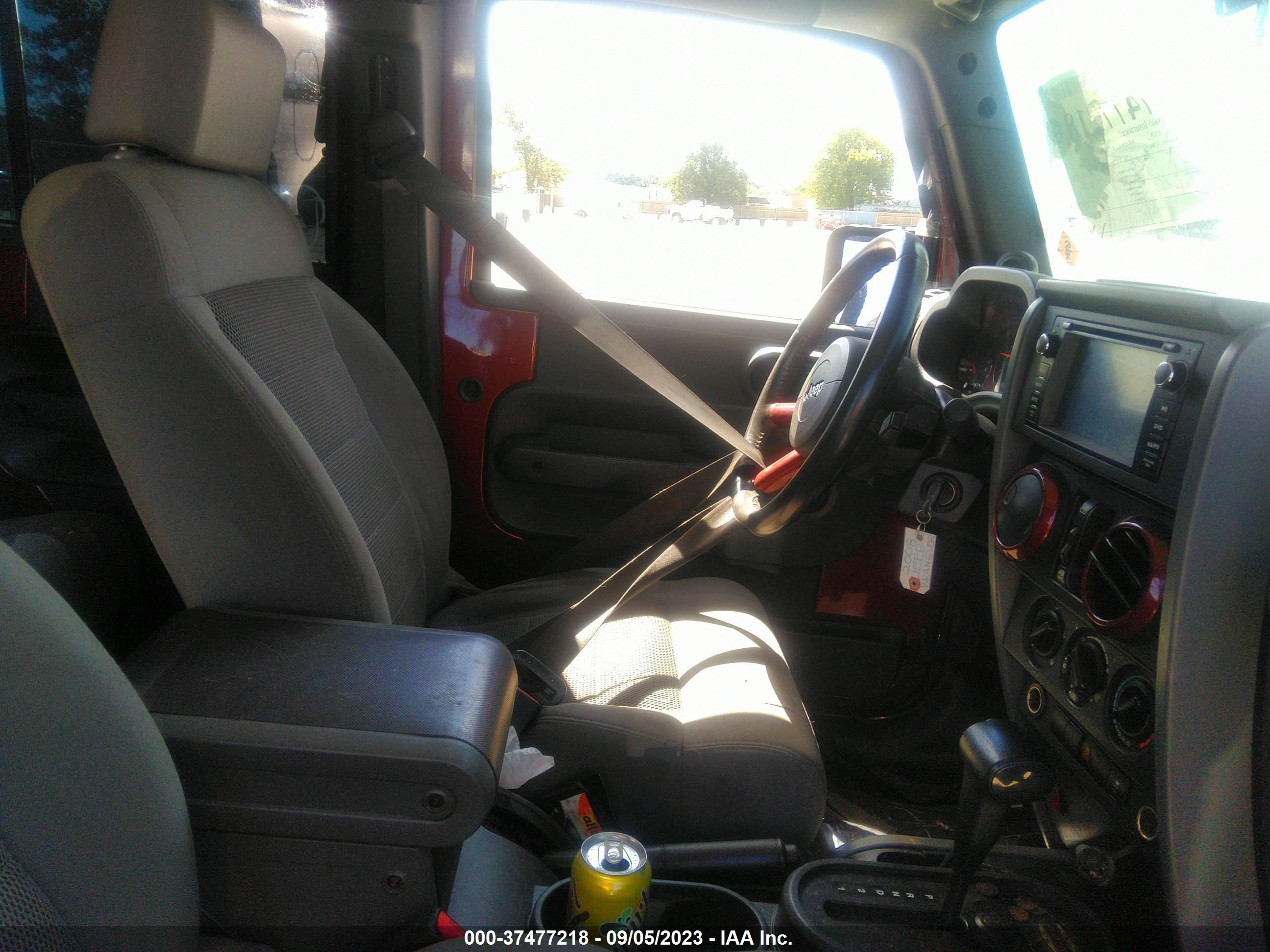 Photo 4 VIN: 1J4GA591X8L537550 - JEEP WRANGLER 