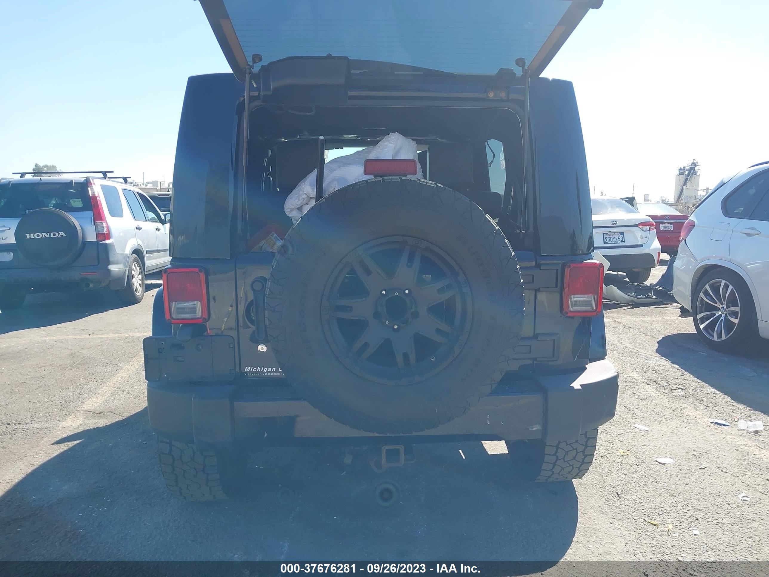 Photo 15 VIN: 1J4GA591X8L638300 - JEEP WRANGLER 