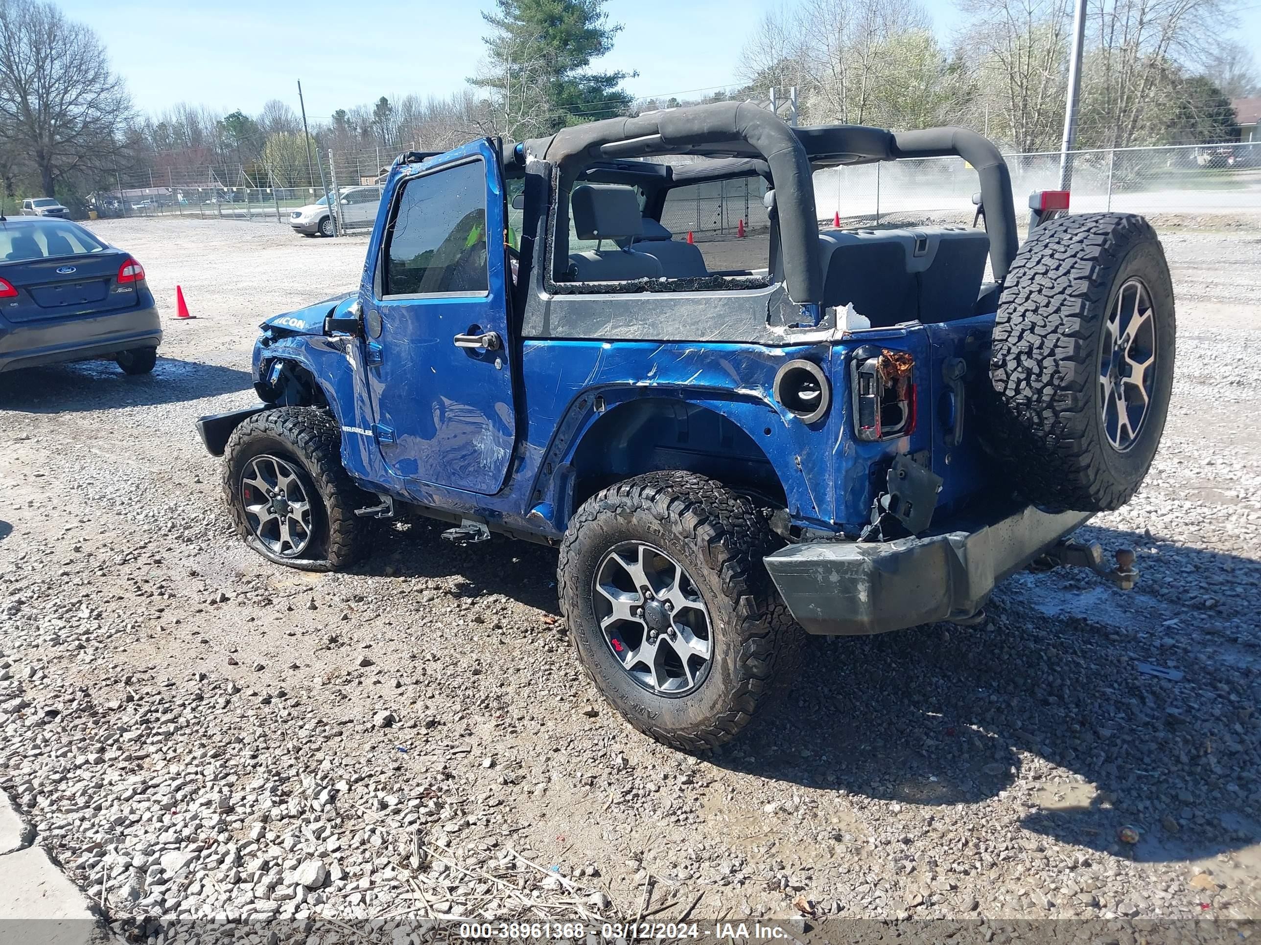 Photo 2 VIN: 1J4GA641X9L723569 - JEEP WRANGLER 