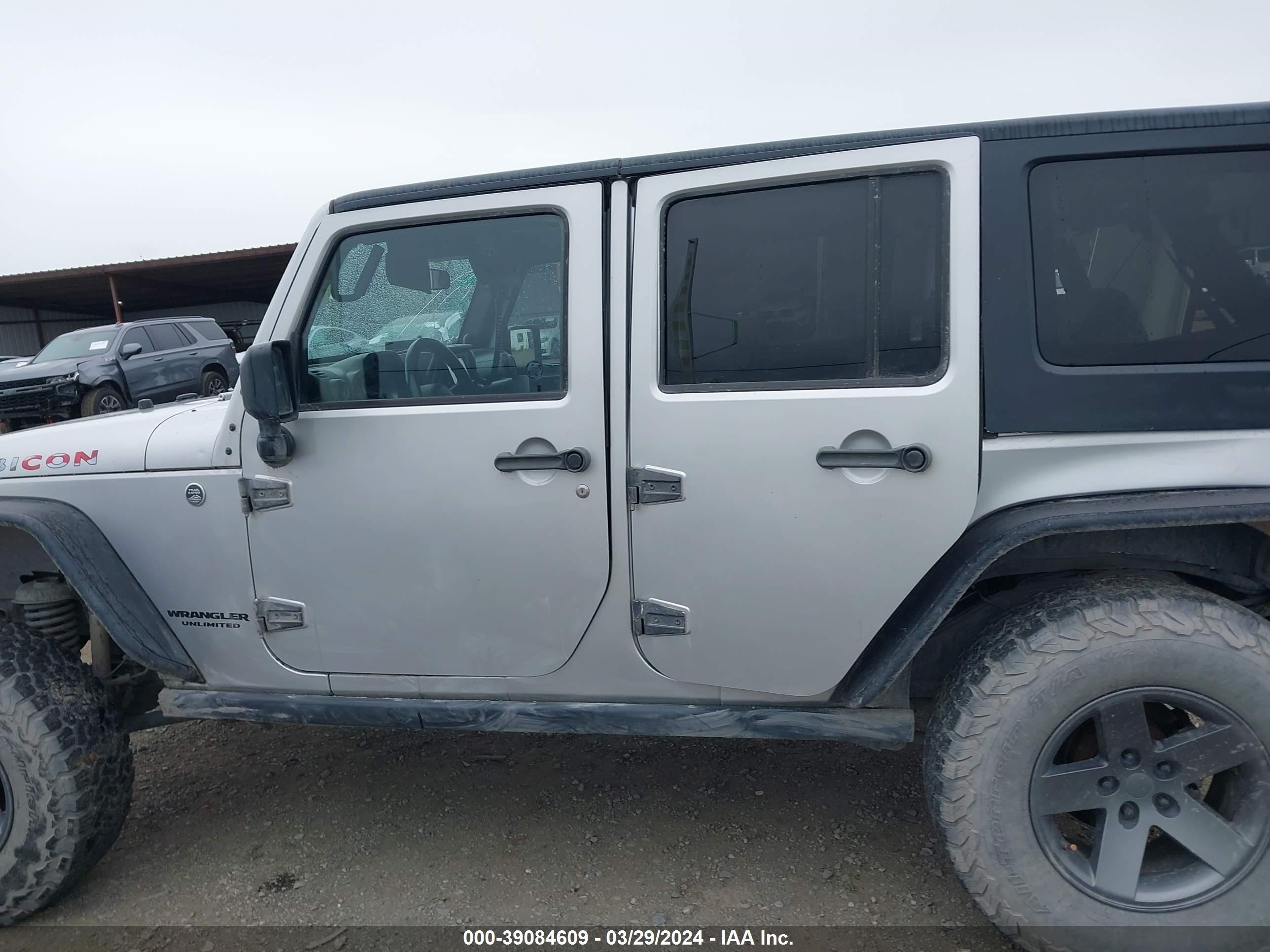 Photo 14 VIN: 1J4GA69108L643950 - JEEP WRANGLER 