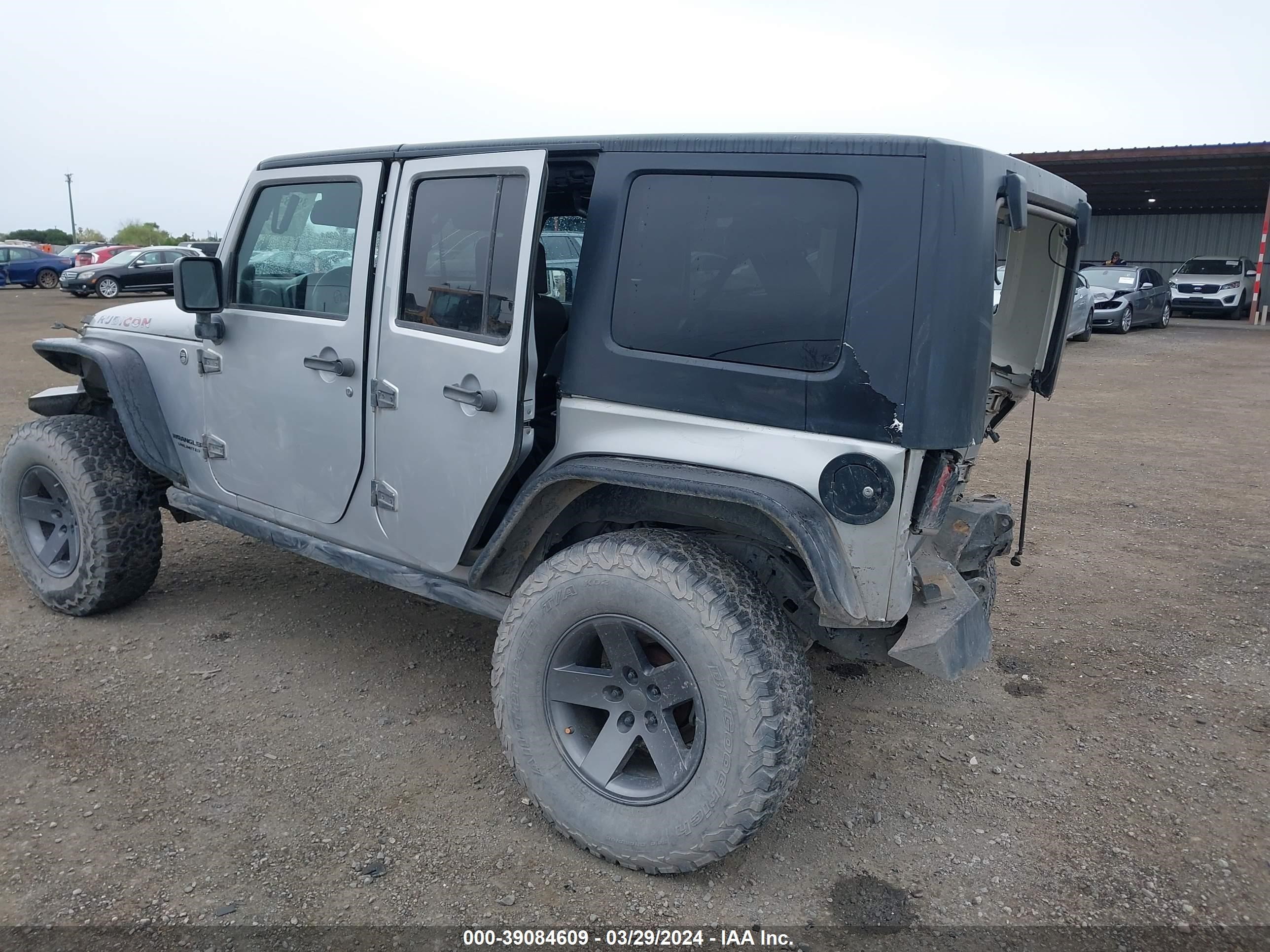 Photo 2 VIN: 1J4GA69108L643950 - JEEP WRANGLER 