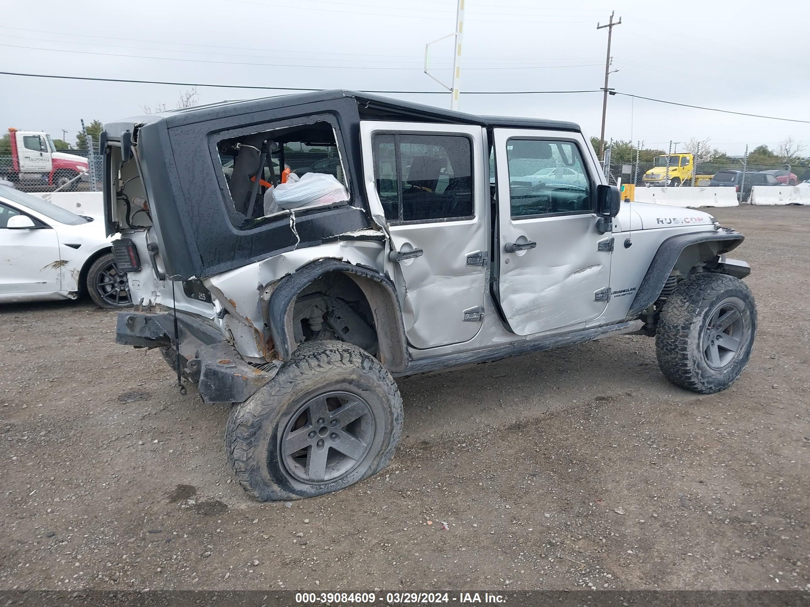 Photo 3 VIN: 1J4GA69108L643950 - JEEP WRANGLER 