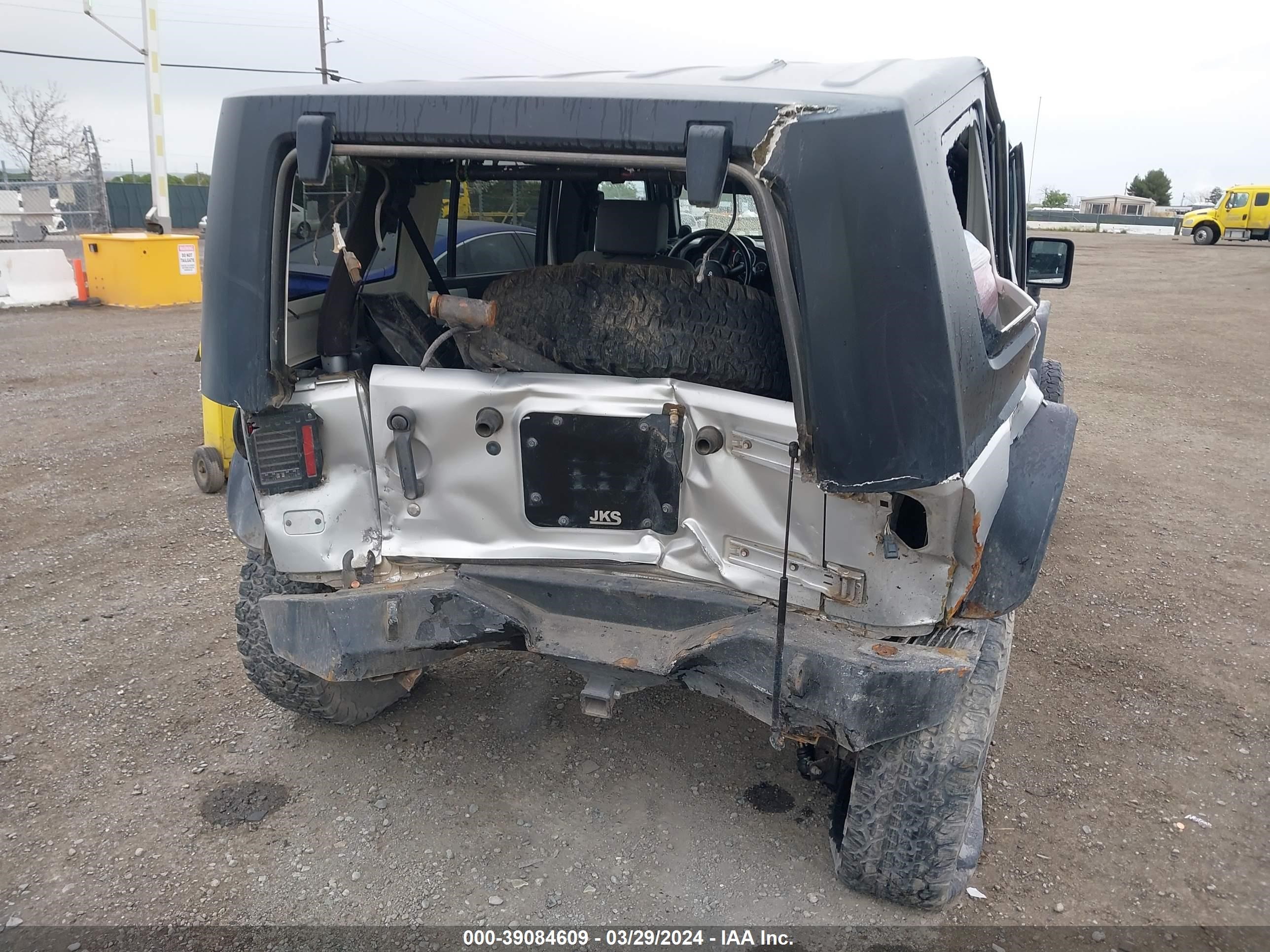 Photo 5 VIN: 1J4GA69108L643950 - JEEP WRANGLER 