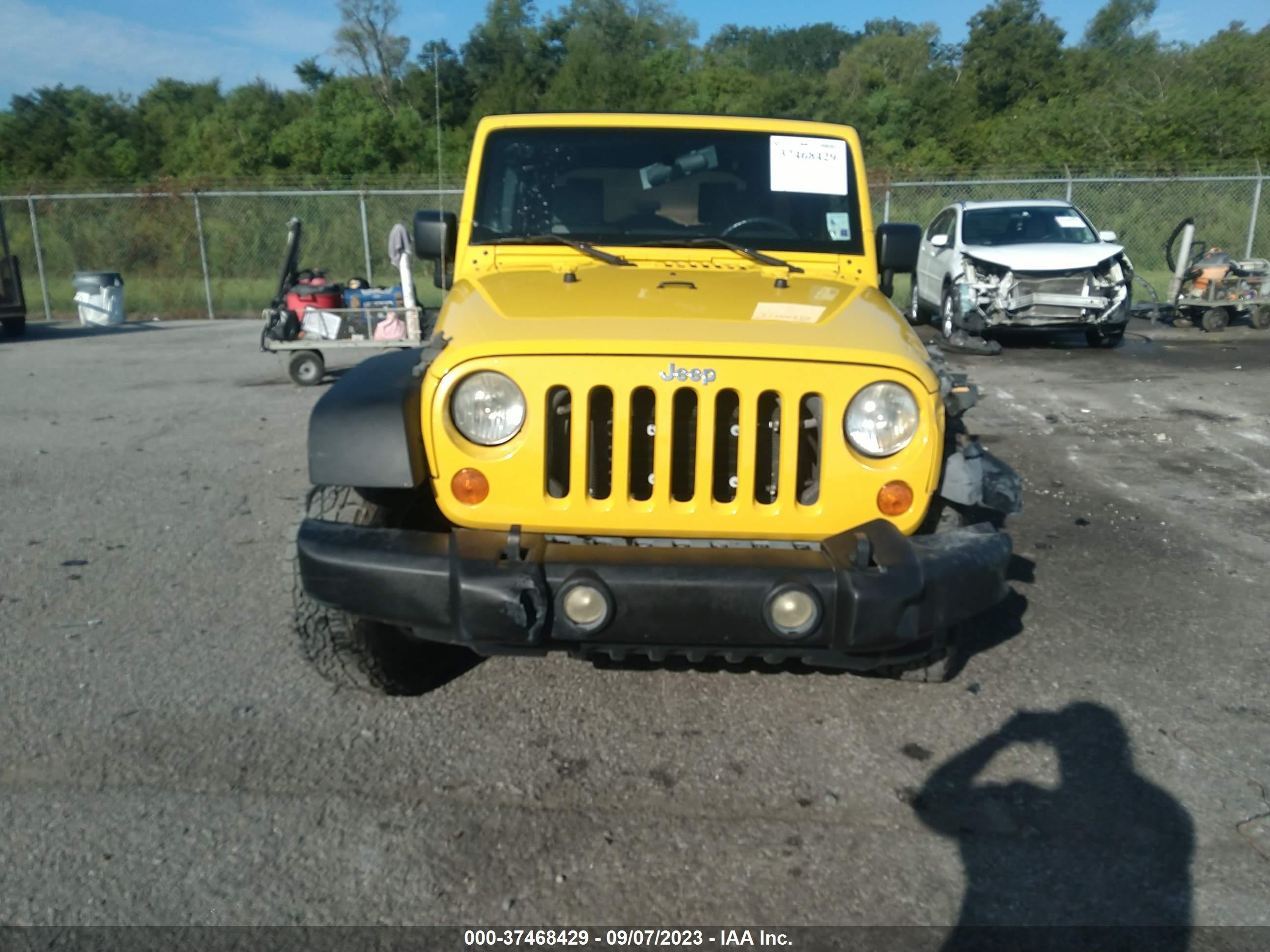 Photo 11 VIN: 1J4GB39188L511353 - JEEP WRANGLER 