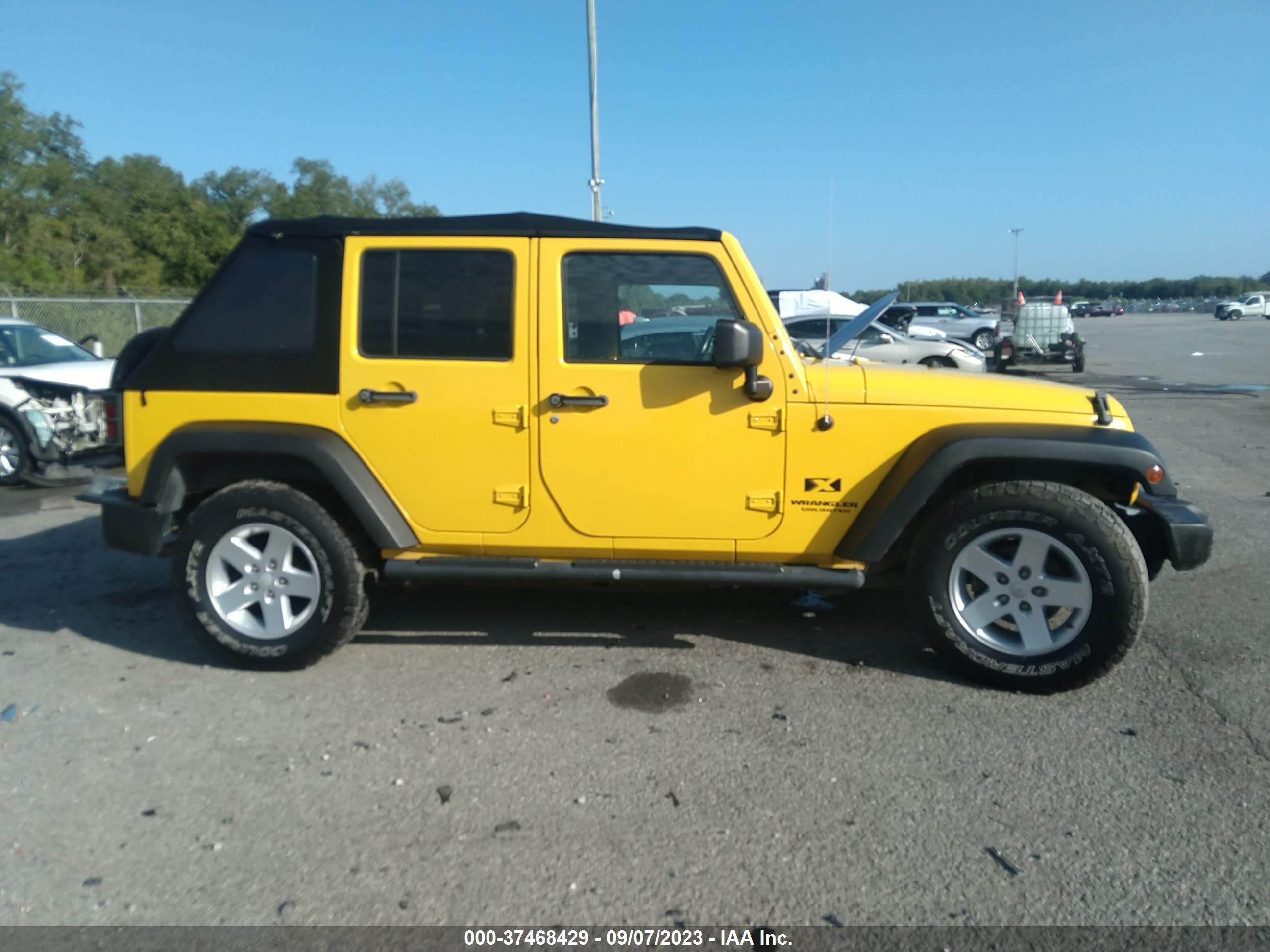 Photo 12 VIN: 1J4GB39188L511353 - JEEP WRANGLER 