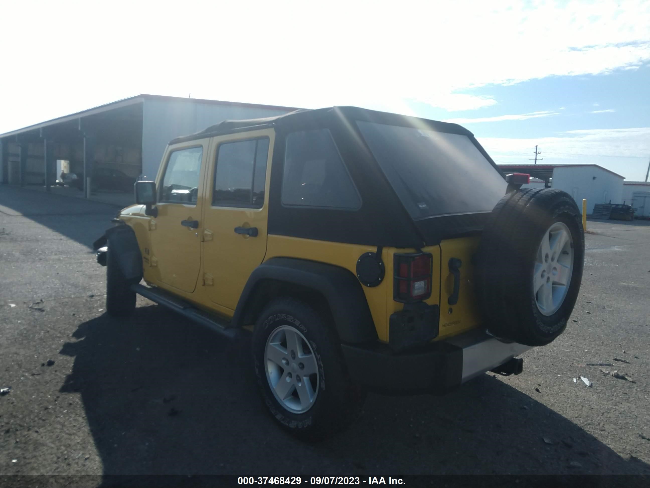 Photo 2 VIN: 1J4GB39188L511353 - JEEP WRANGLER 